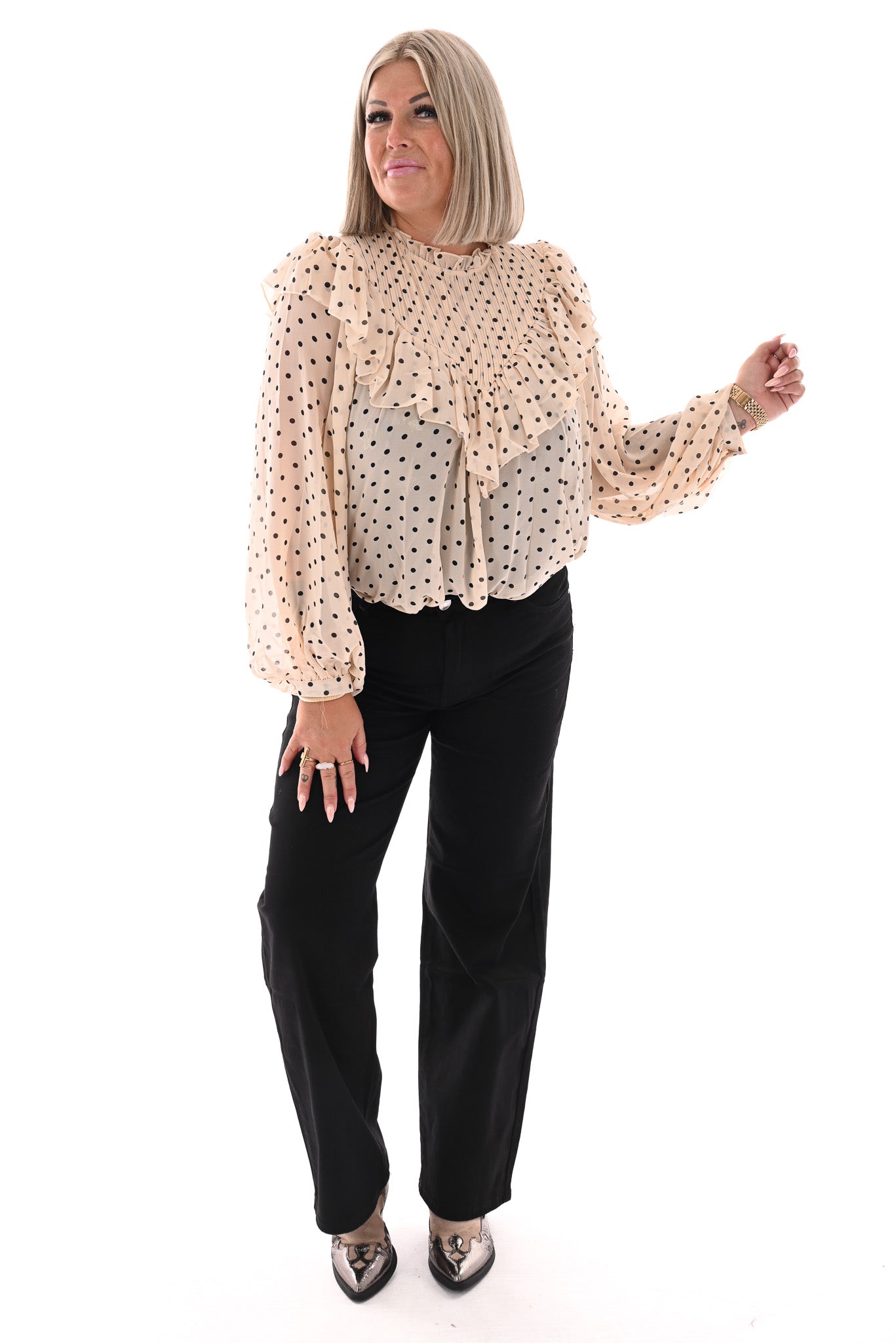 Blouse polka dots met roezel creme