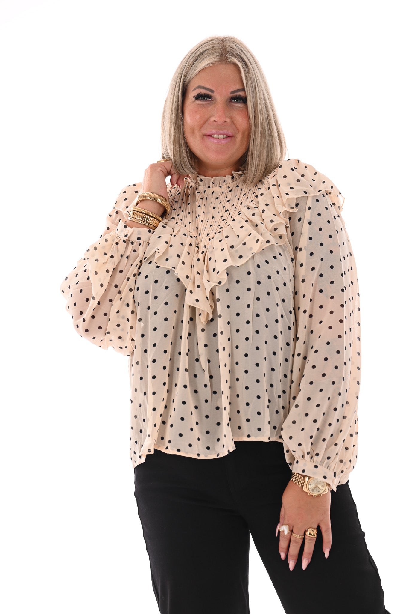 Blouse polka dots met roezel creme