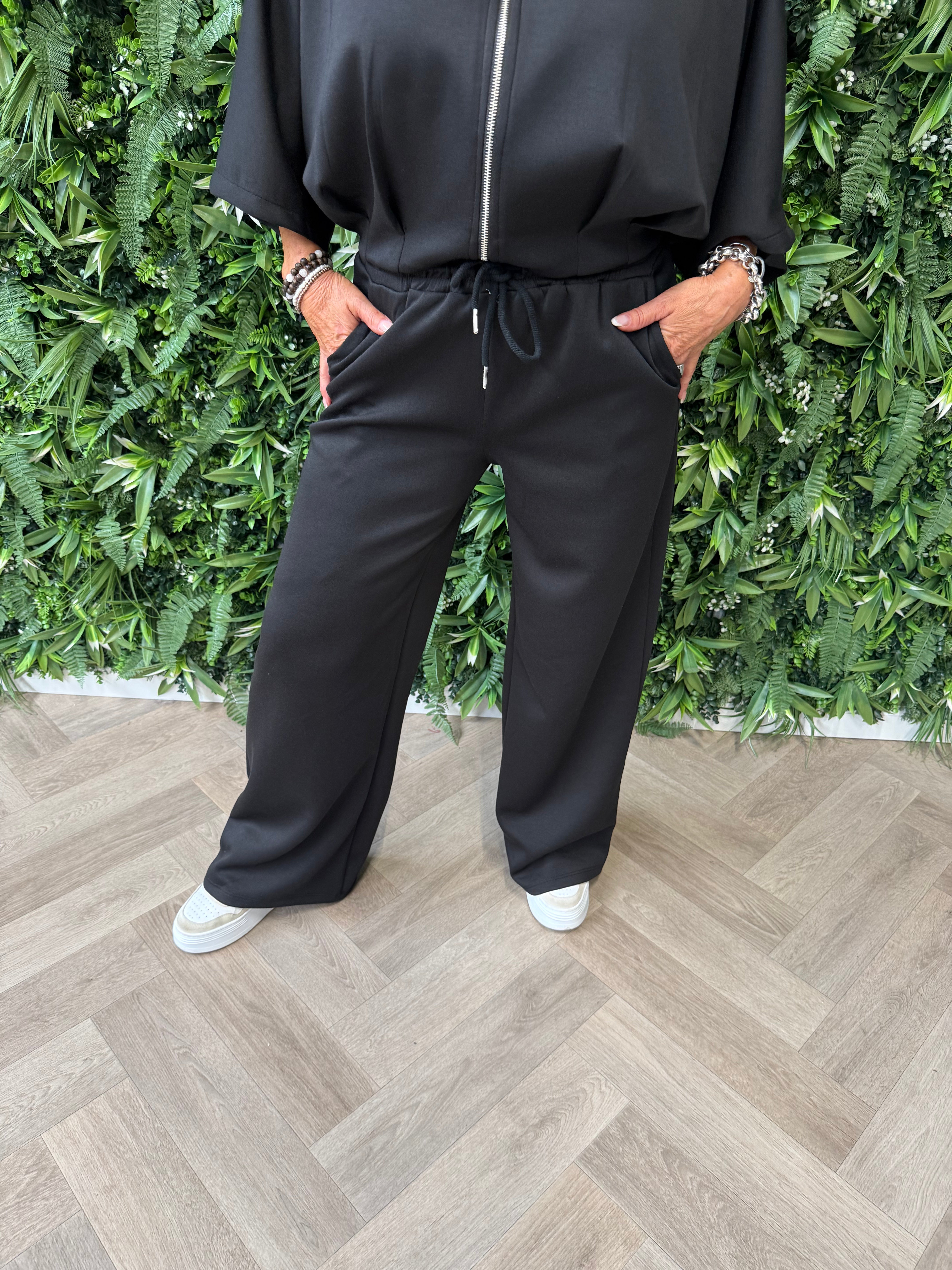 Tweedelig vest set met wijde broek zwart