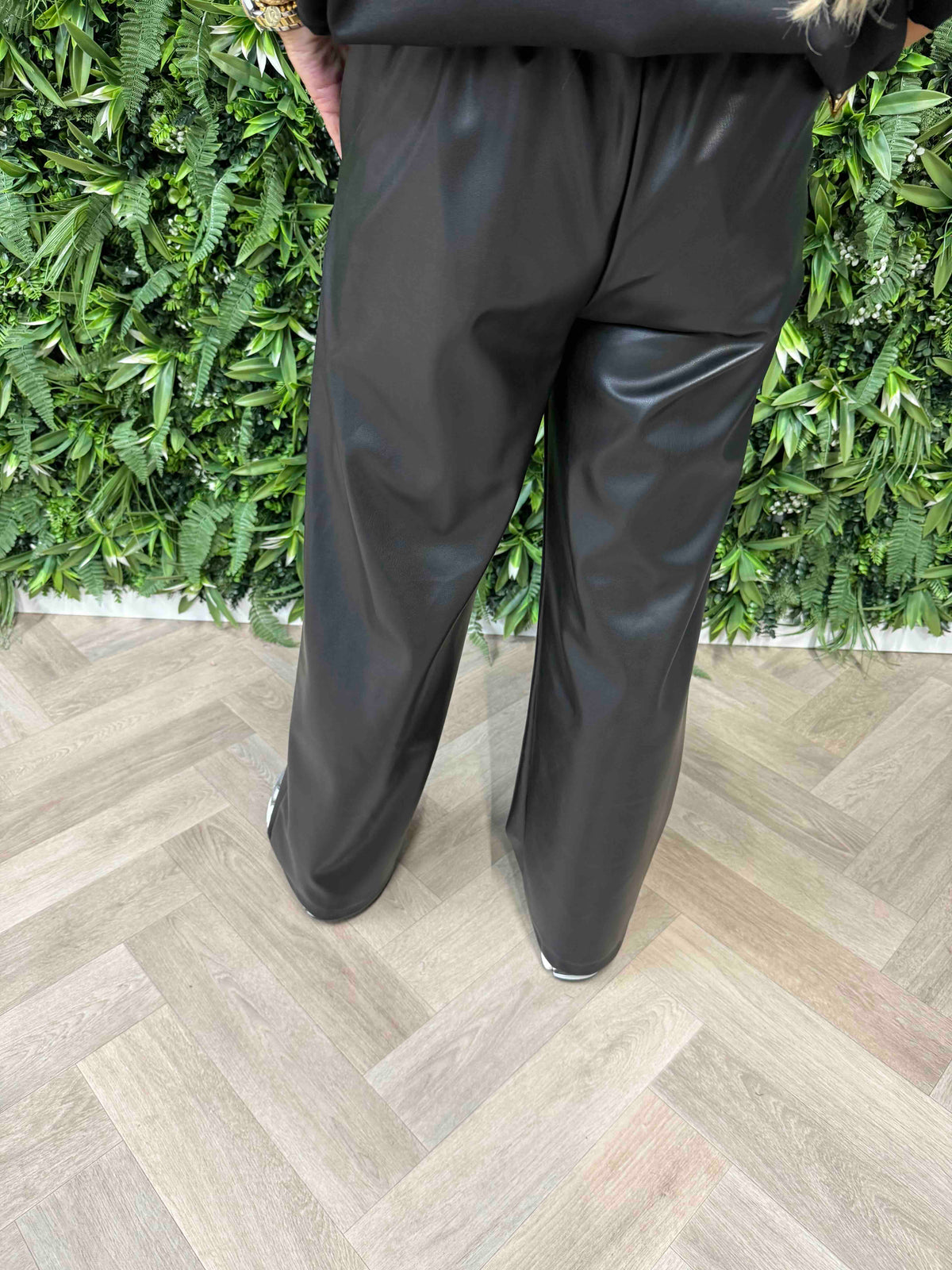 Tweedelig set leatherlook zwart