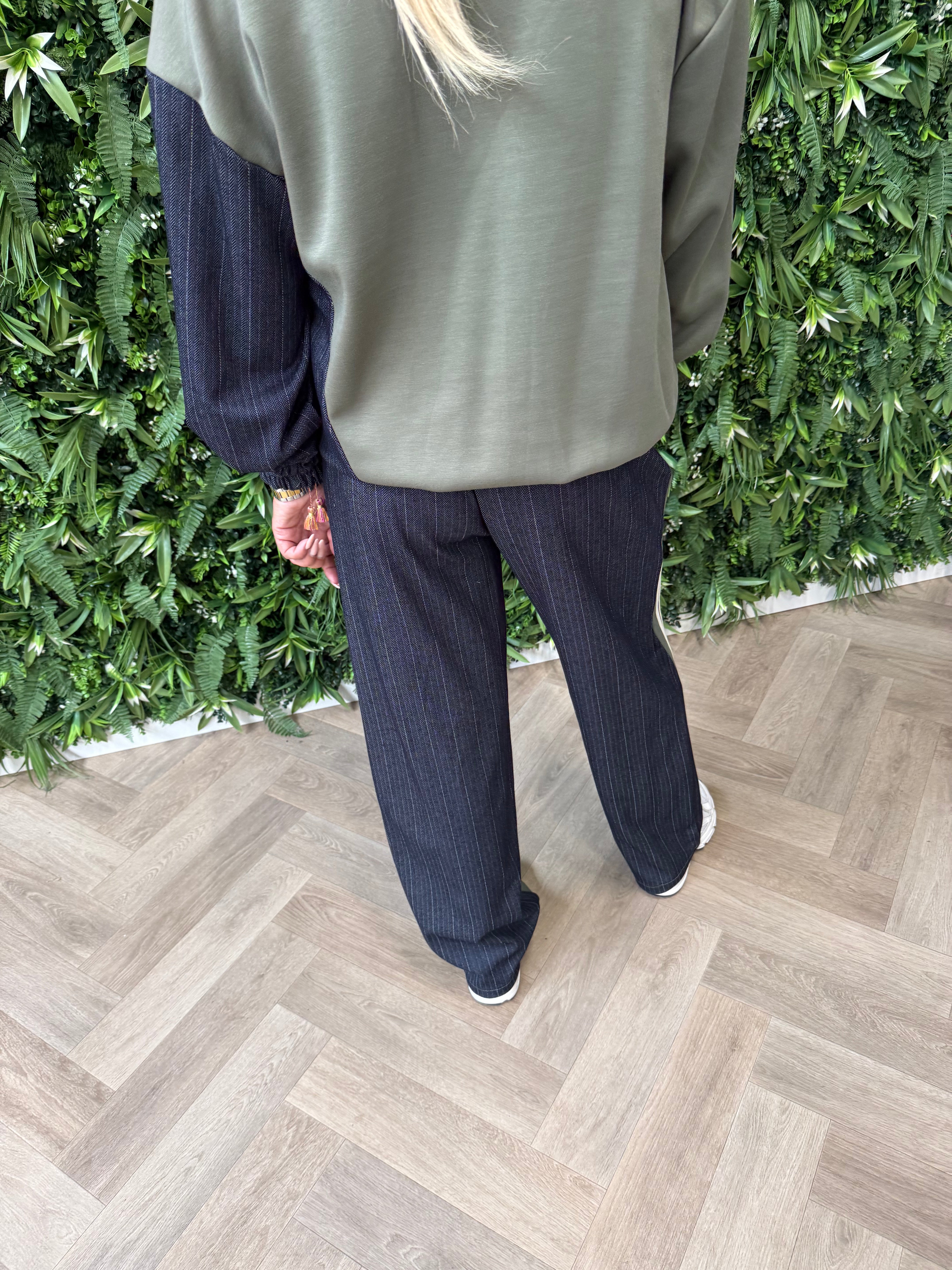 Tweedelig joggingspak met jeans details legergroen