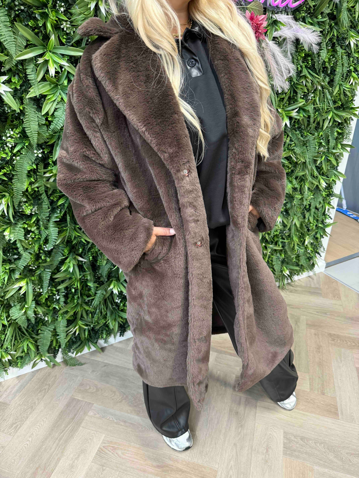 Lange faux fur mantel jas bruin