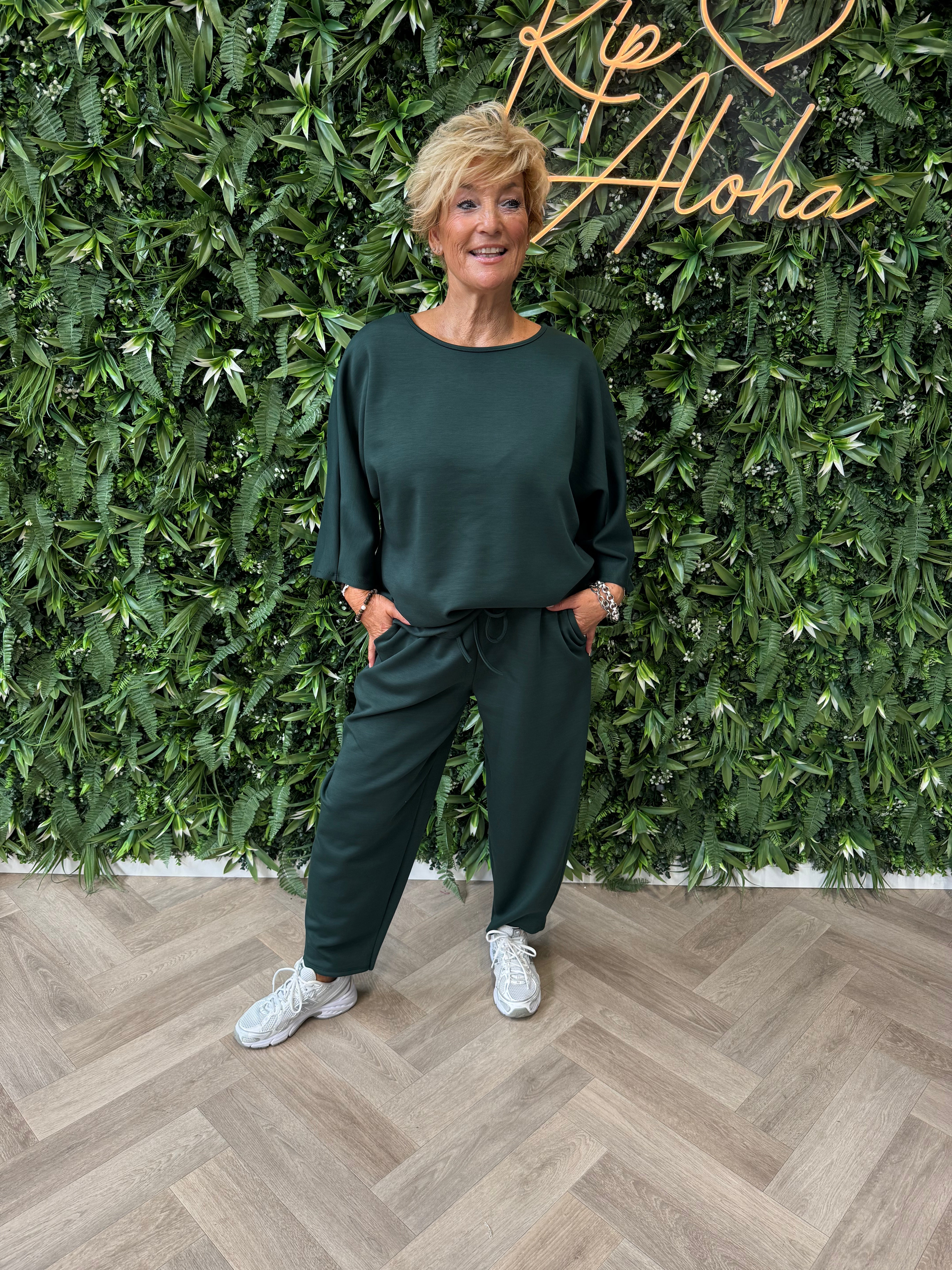 Tweedelig pak uni met vleermuismouwen flessengroen
