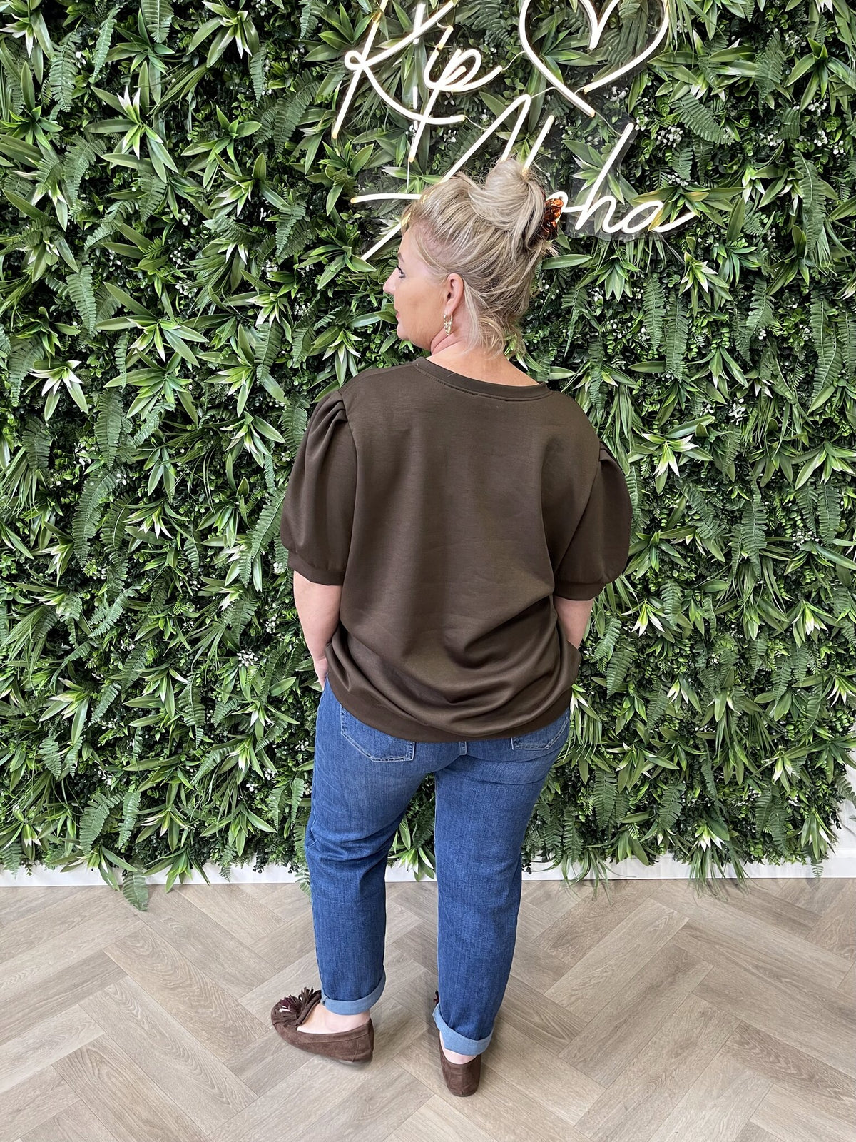 Sweater v-hals korte pofmouwen donkerbruin