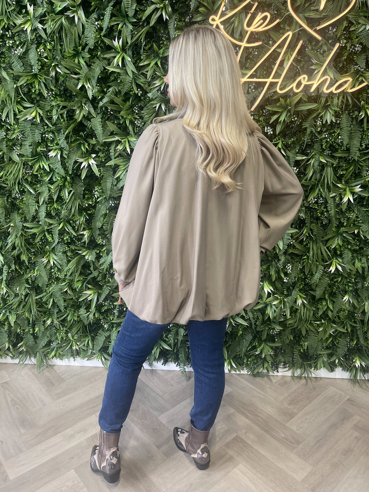 Bomber jasje knopen met pofmouwen taupe