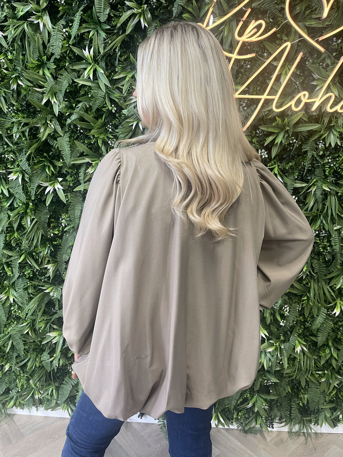 Bomber jasje knopen met pofmouwen taupe