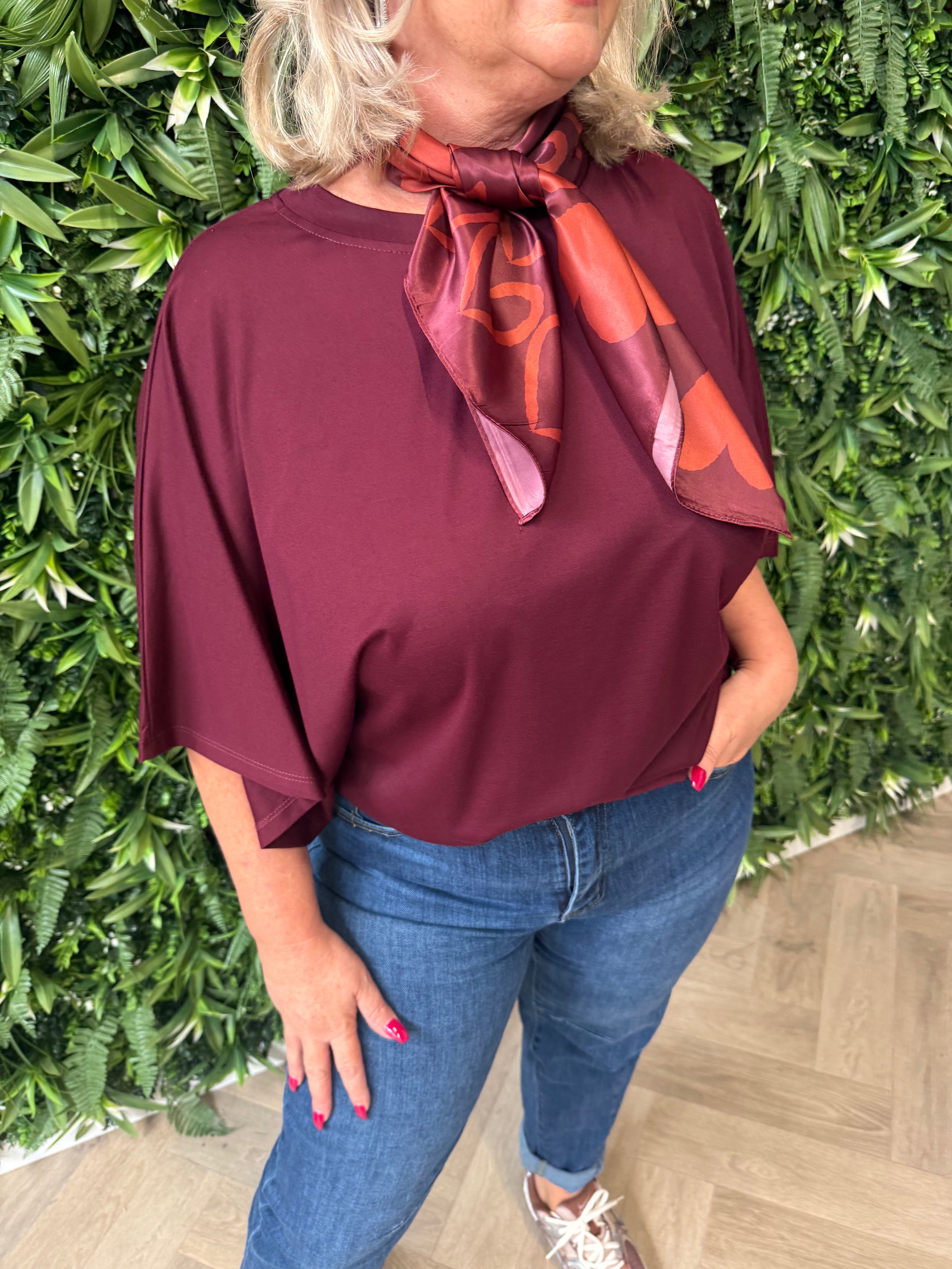 Top met elastieken onderkant bordeaux