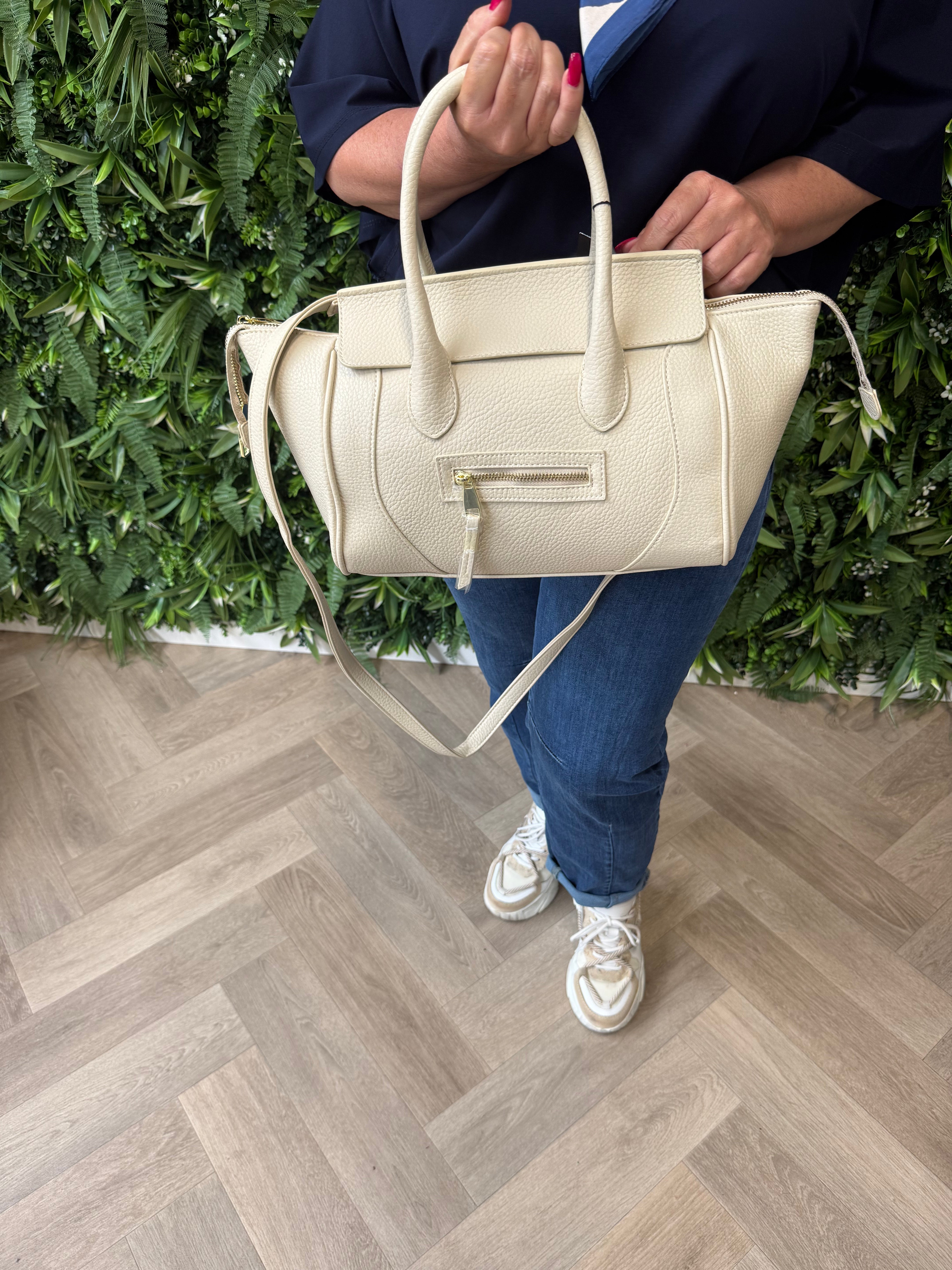Tas met ritssluiting en goudkleurige details beige