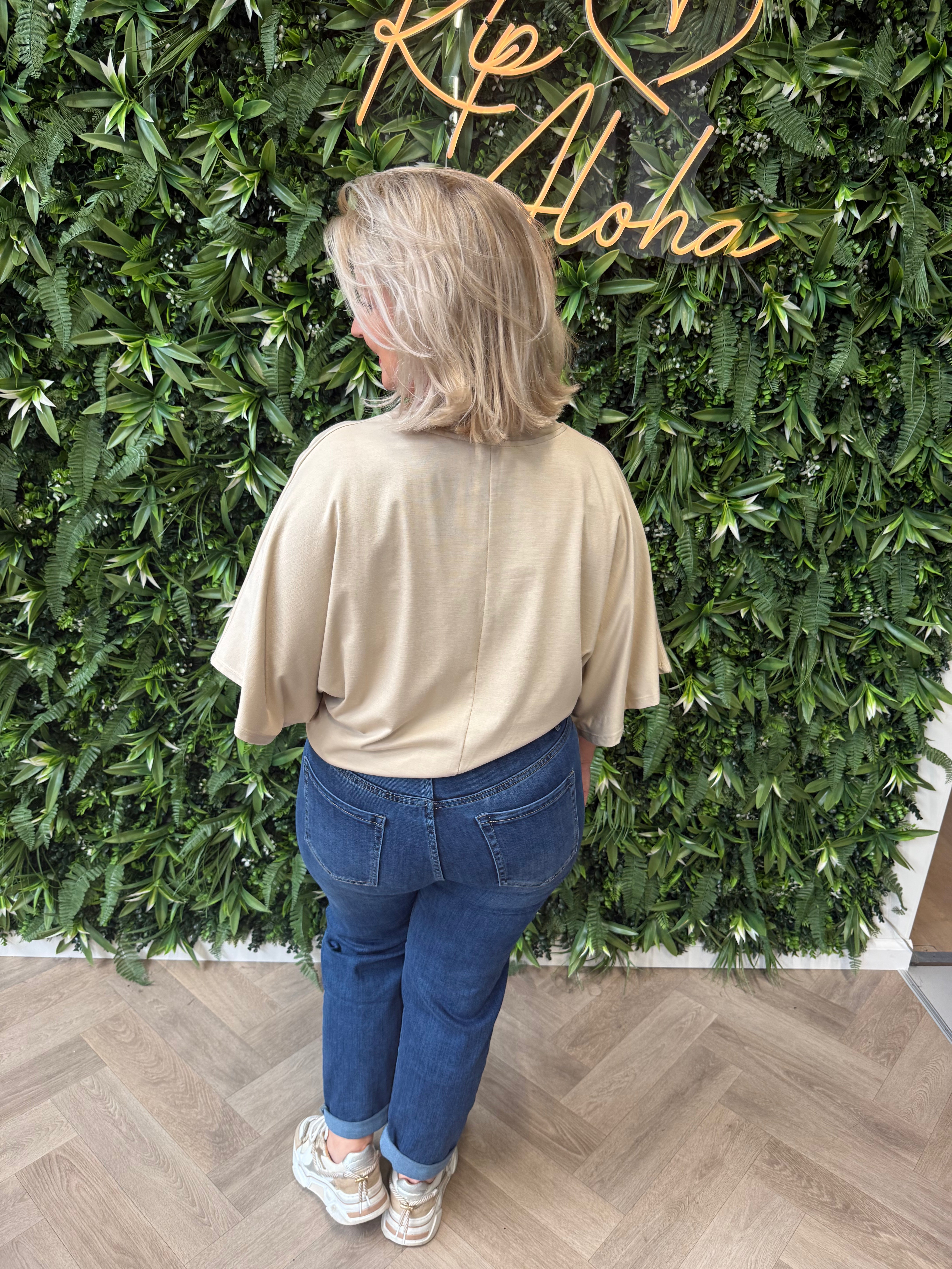 Top met elastieken onderkant beige