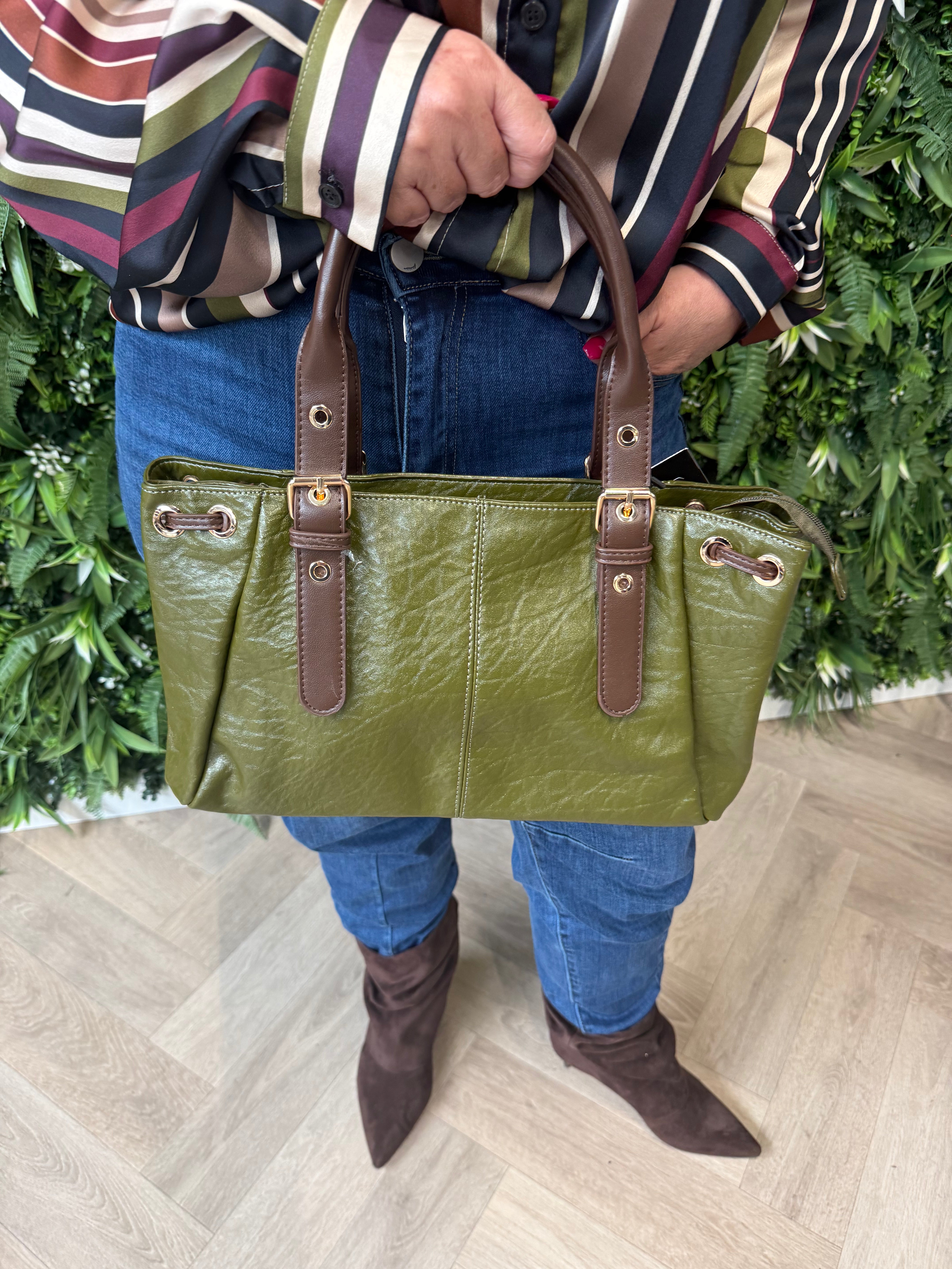 Tas met leatherlook handvat legergroen