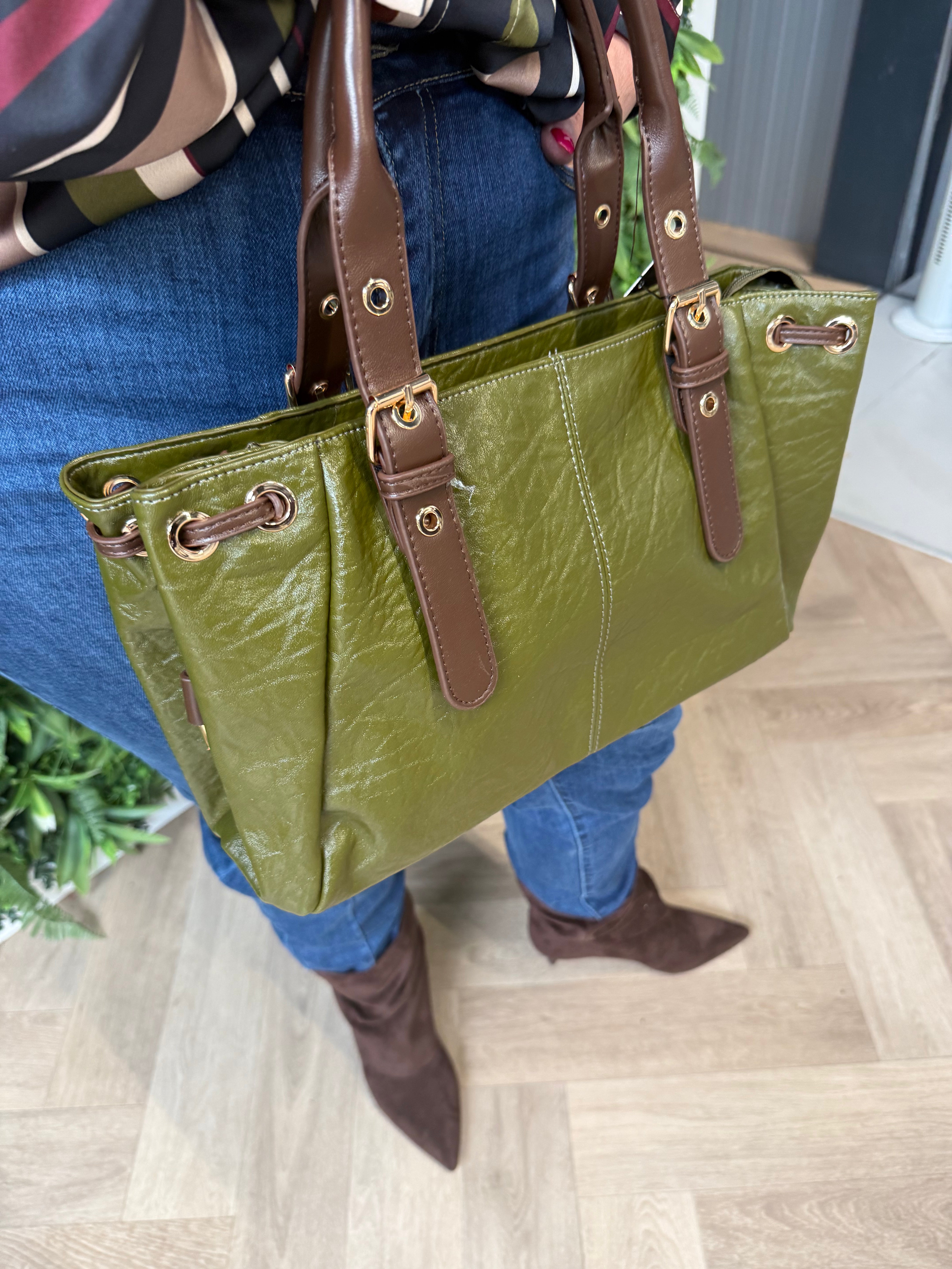Tas met leatherlook handvat legergroen