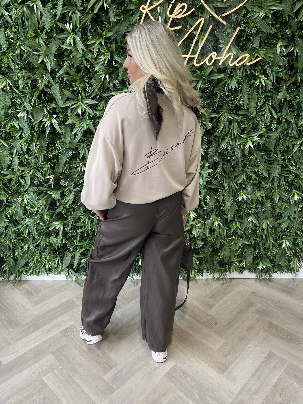 Leatherlook barrel broek donkerbruin