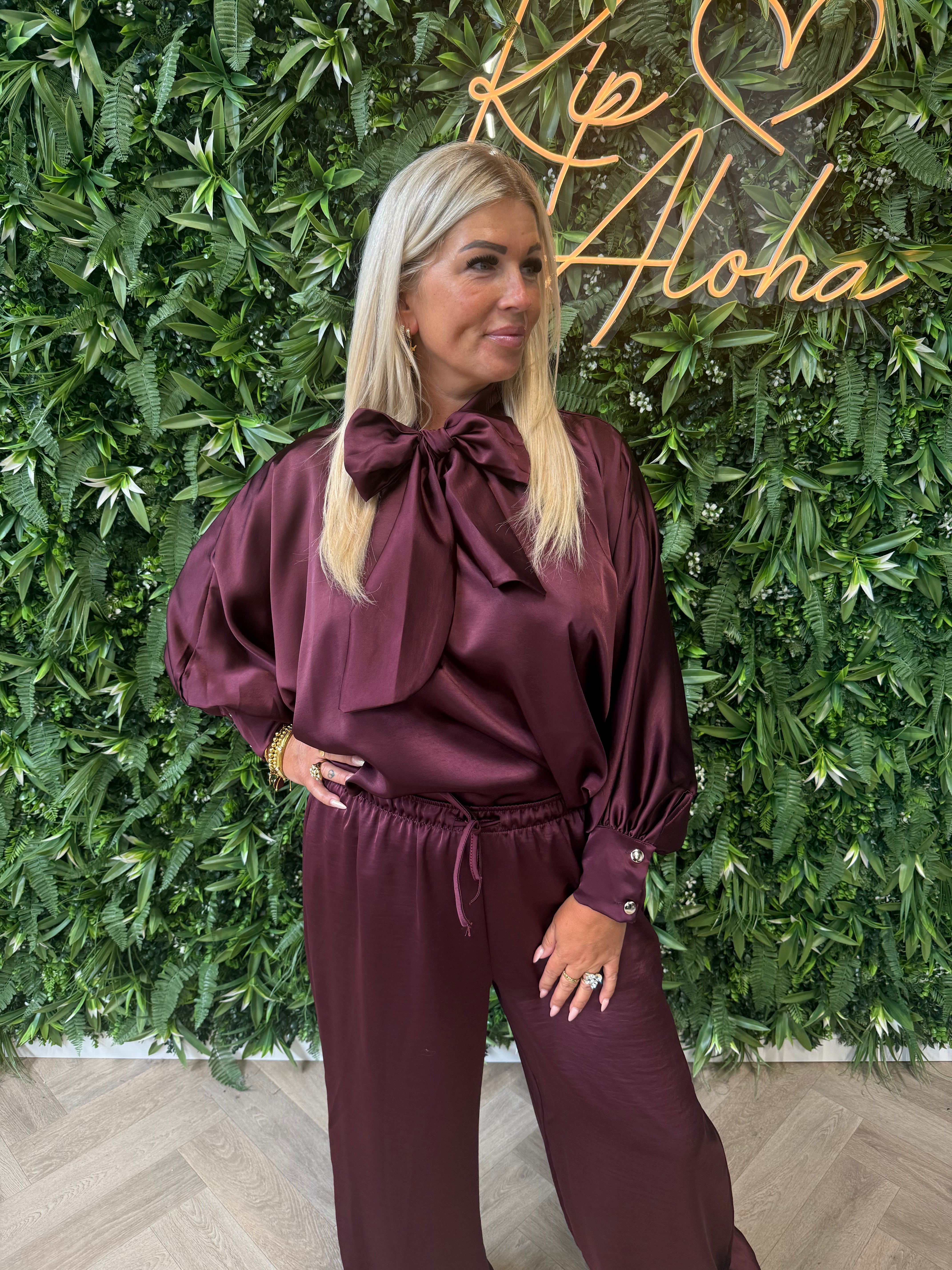 Tweedelig pak ballon broek met strik blouse aubergine