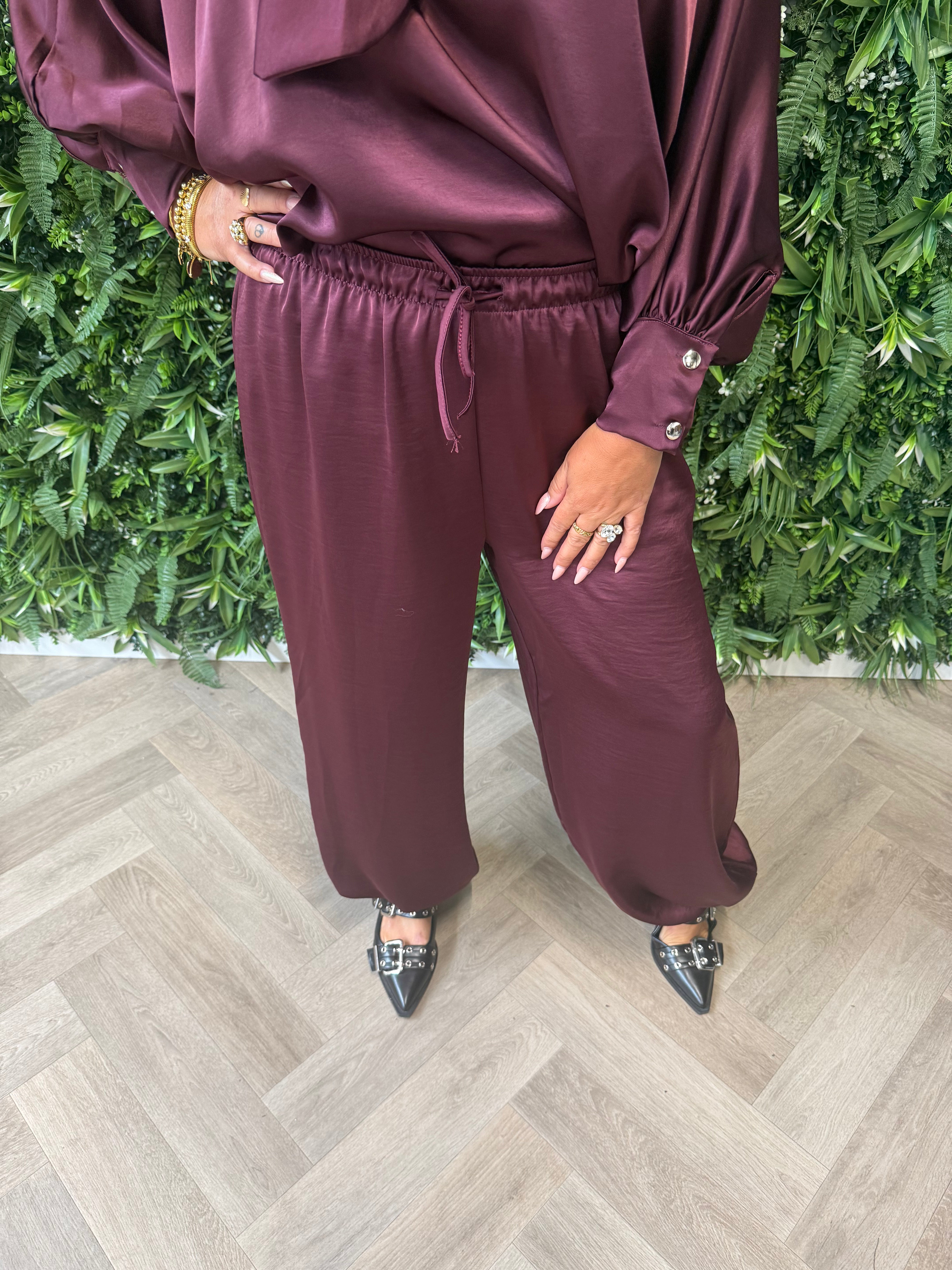 Tweedelig pak ballon broek met strik blouse aubergine
