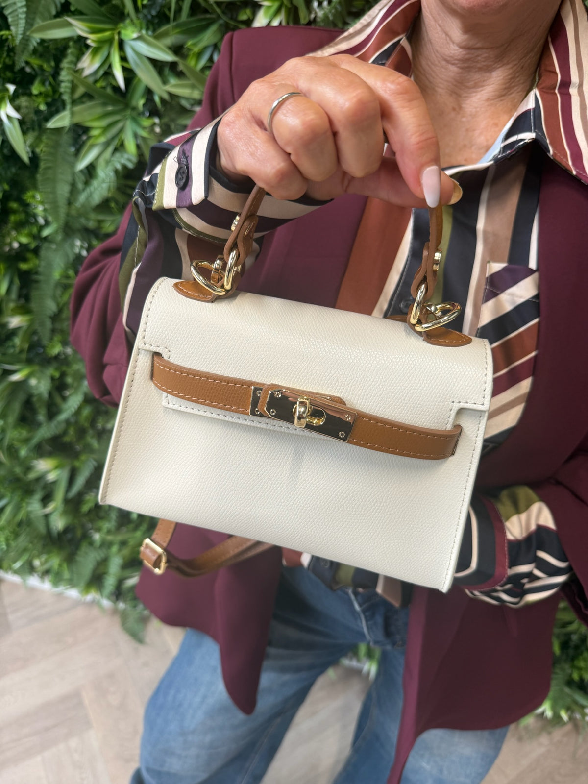 Tas met goudkleurige sluiting creme
