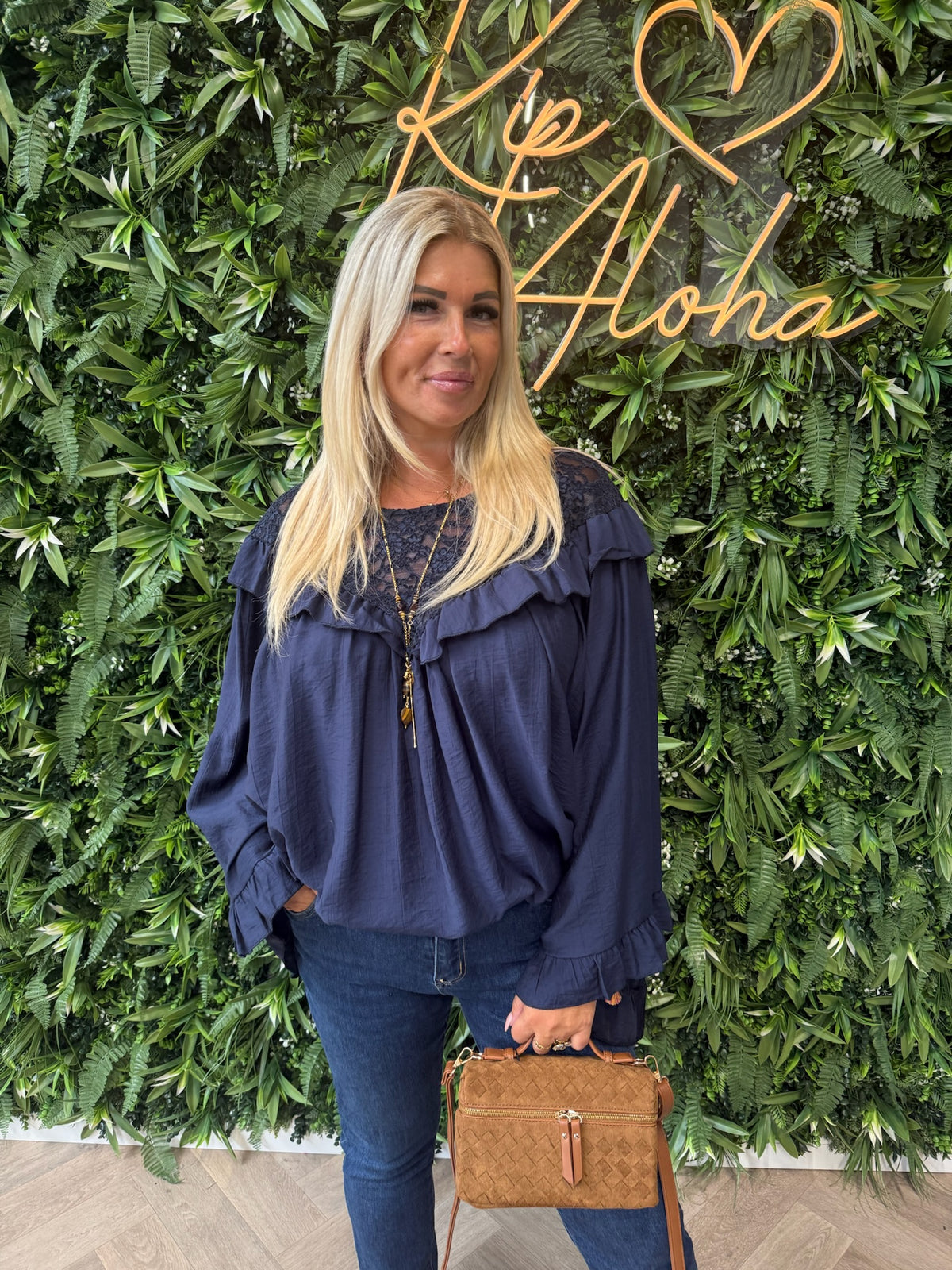 Top met kanten hals marineblauw