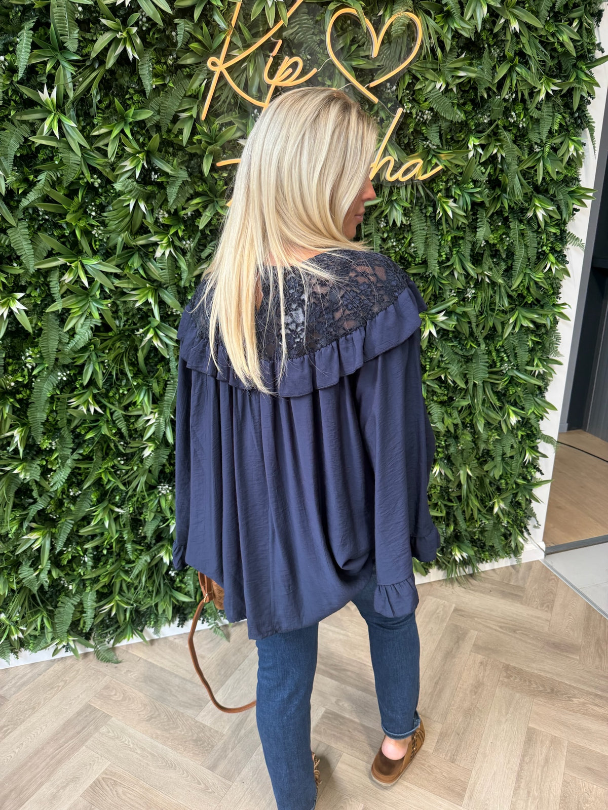 Top met kanten hals marineblauw