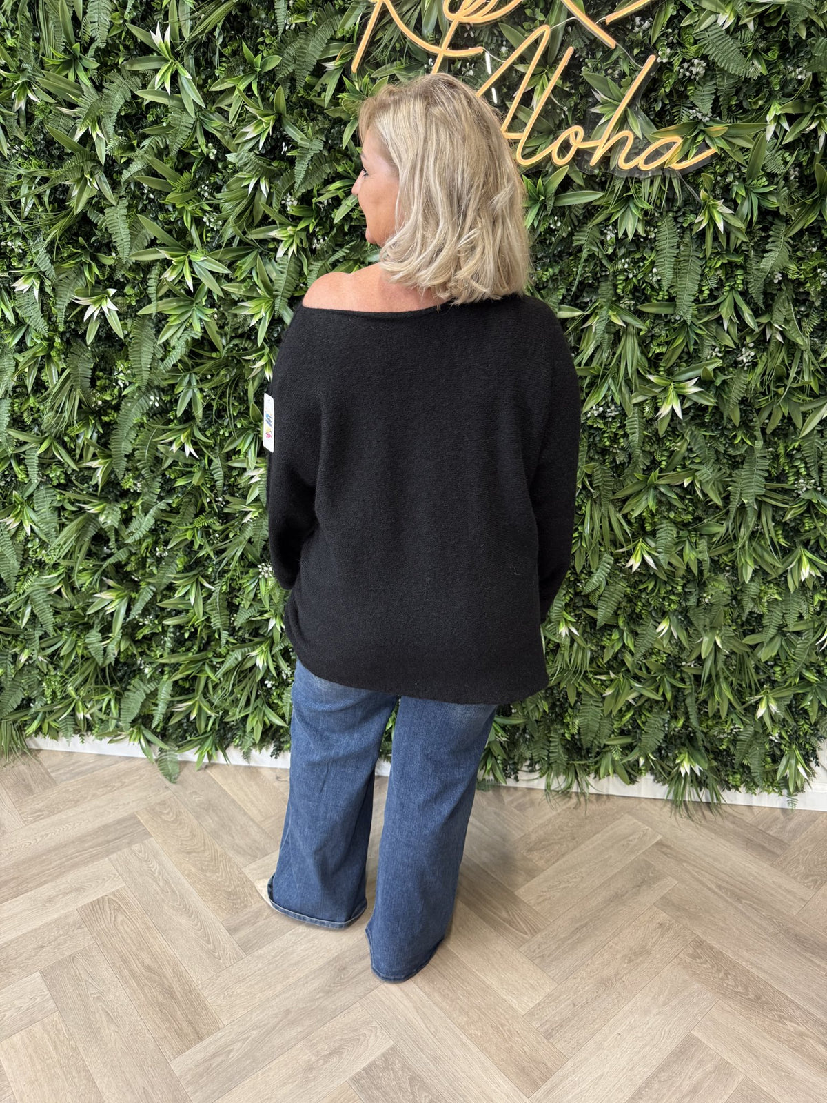 Trui off-shoulder hals detail zwart