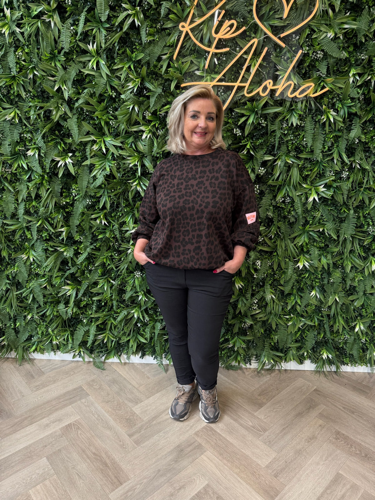 Sweater panter selflove club donkerbruin