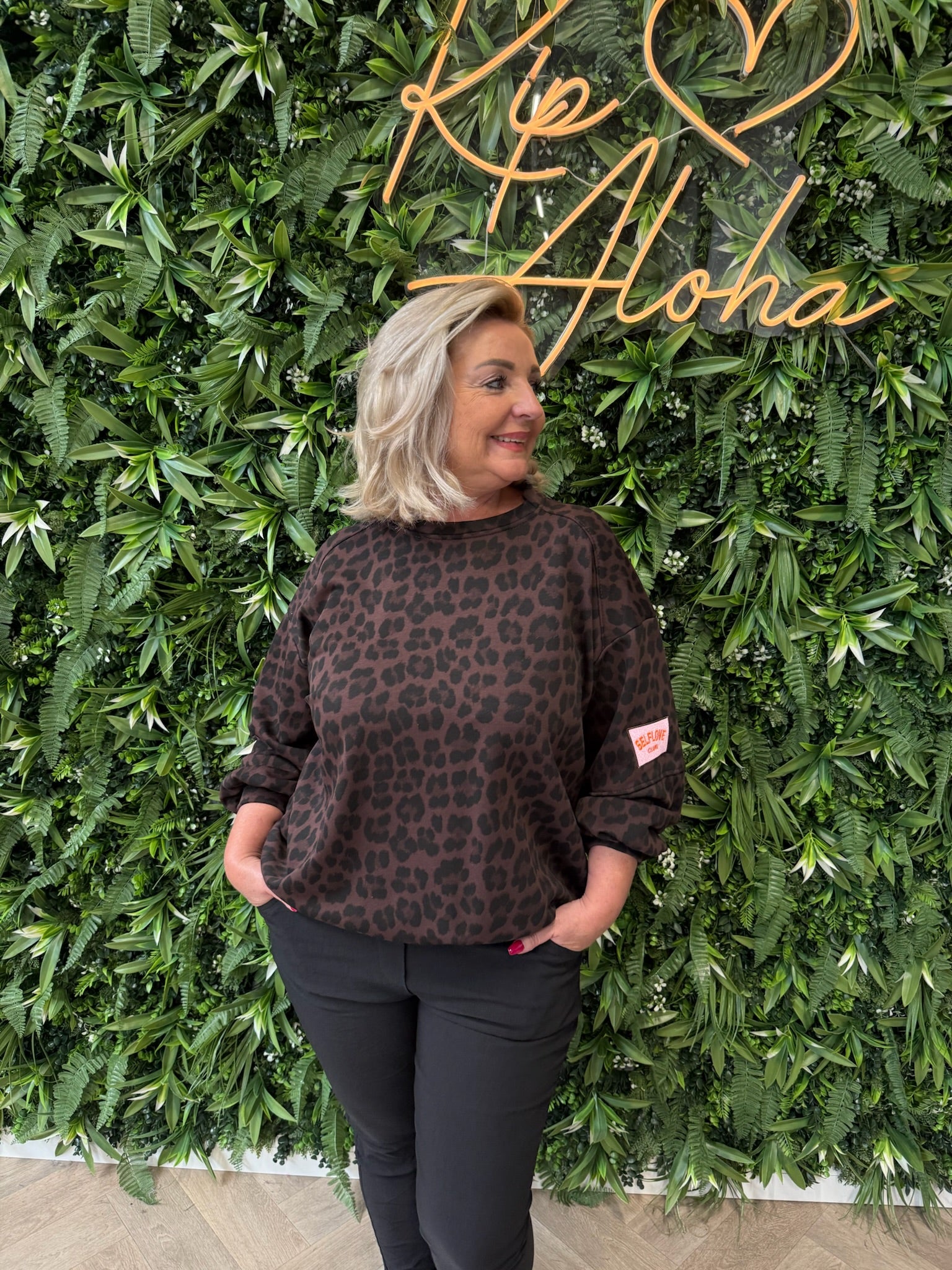 Sweater panter selflove club donkerbruin