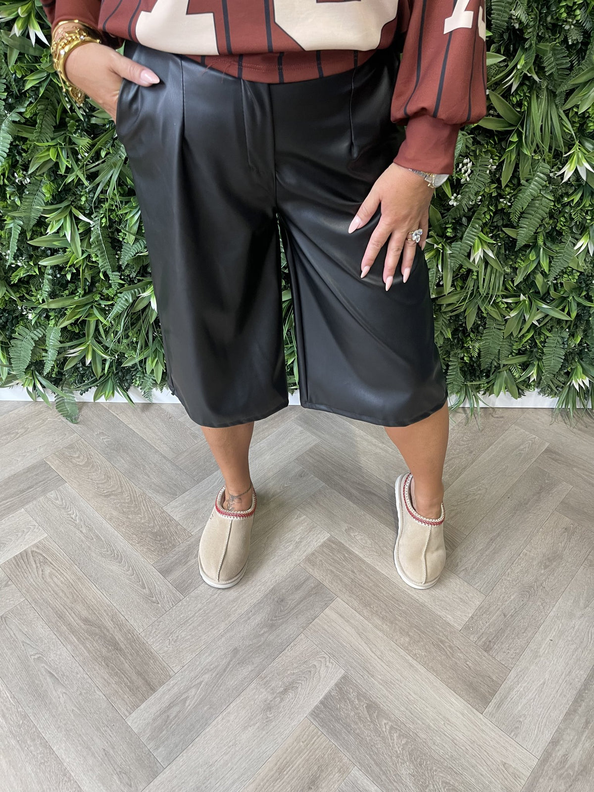 Leatherlook bermuda zwart