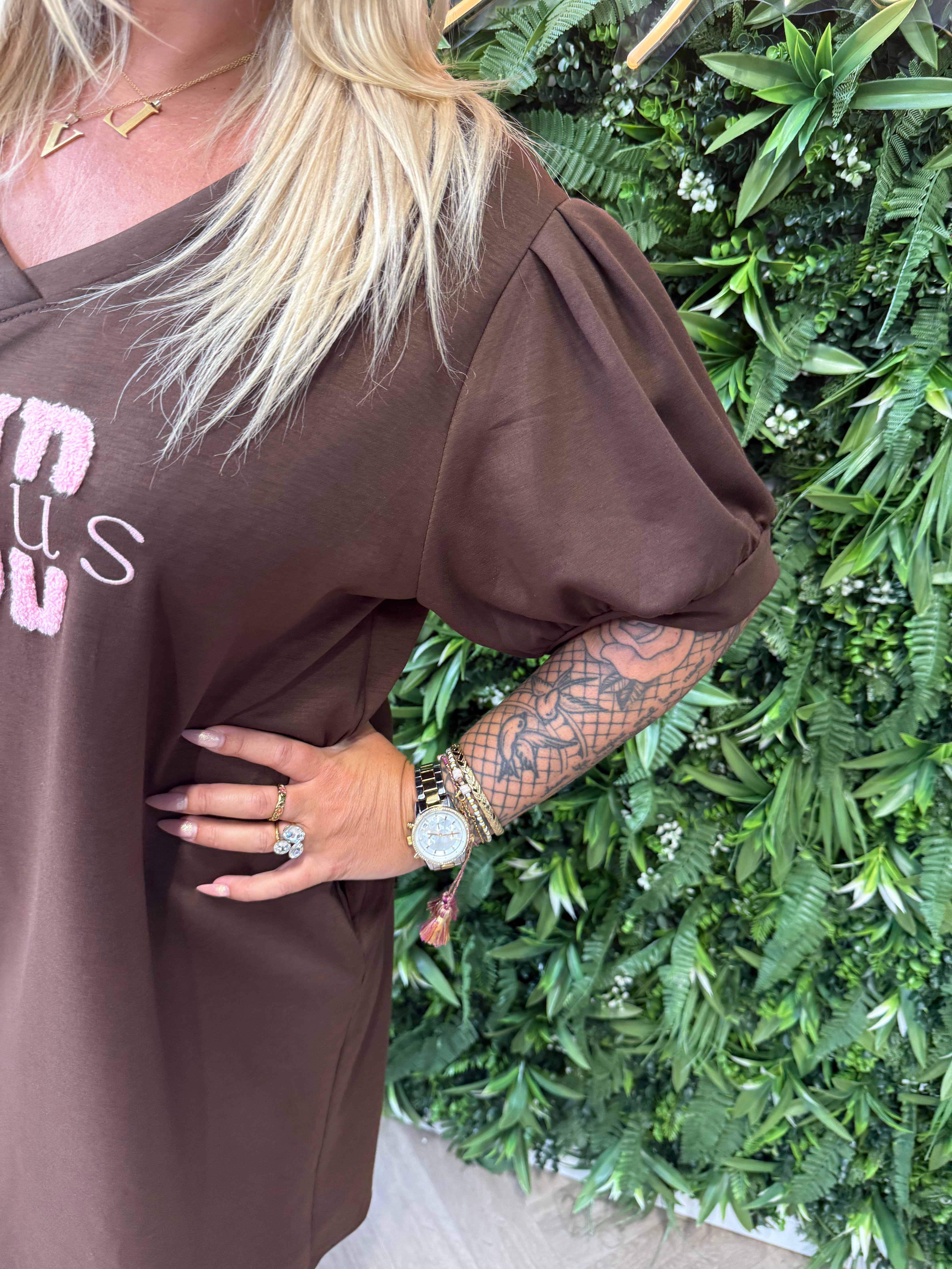 T-shirt dress pofmouwen bisous donkerbruin