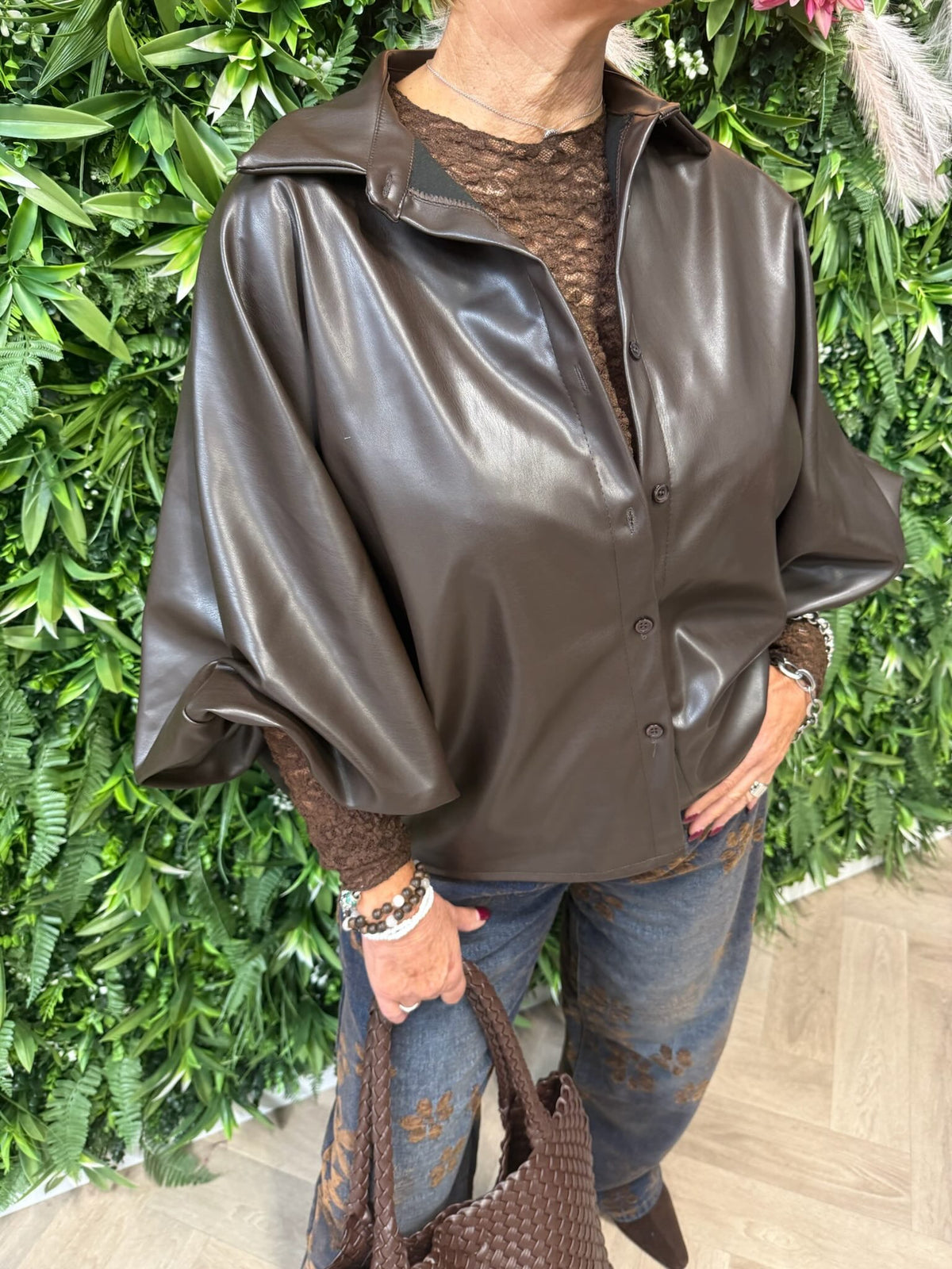 Leatherlook blouse pofmouwen donkerbruin