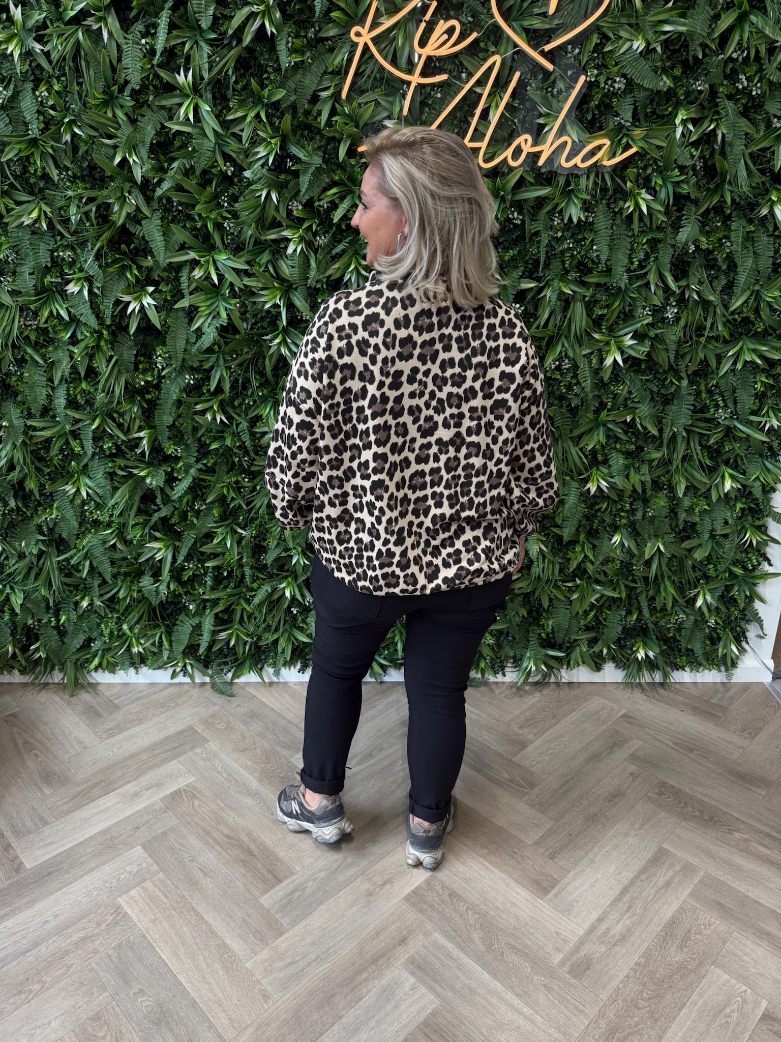 Sweater panter selflove club lichtbruin