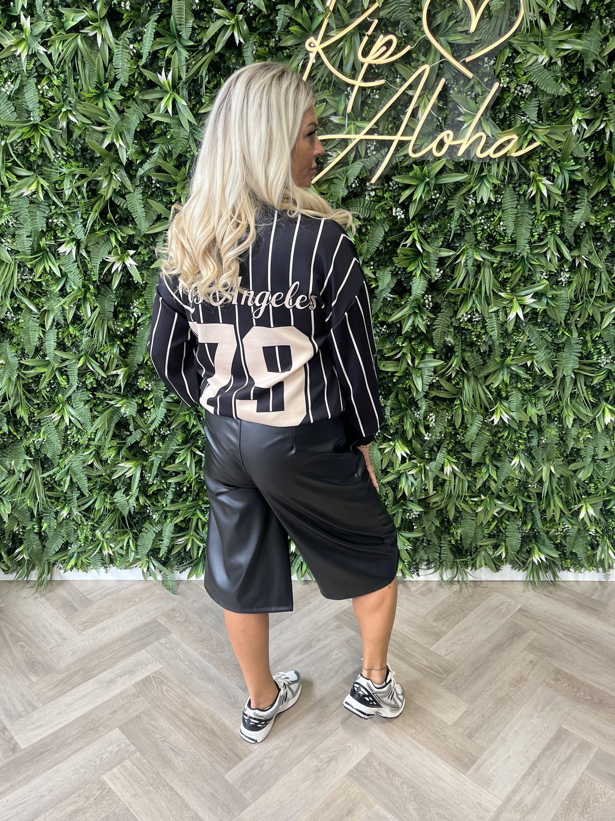 Sweater fijne streepjes LA 79 zwart