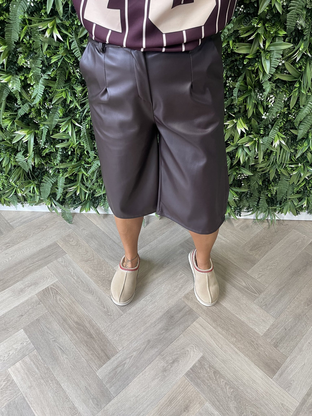 Leatherlook bermuda aubergine