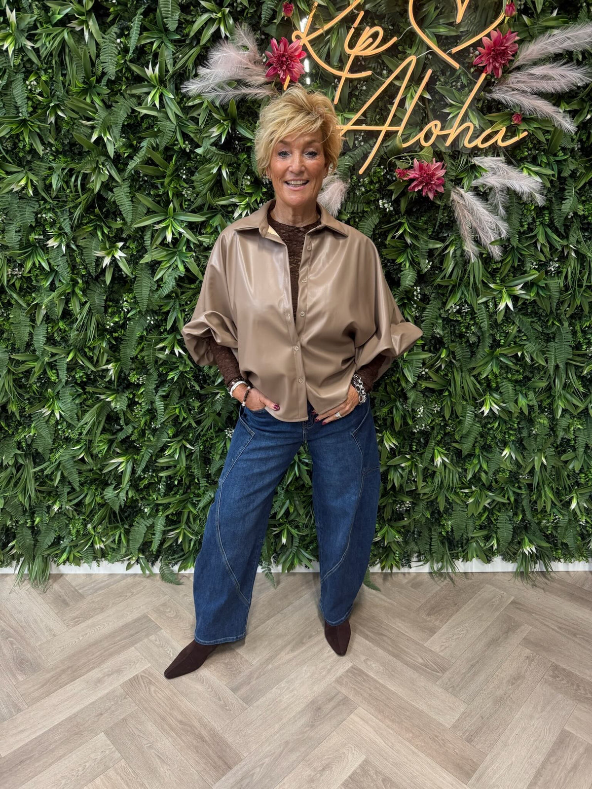 Leatherlook blouse pofmouwen taupe