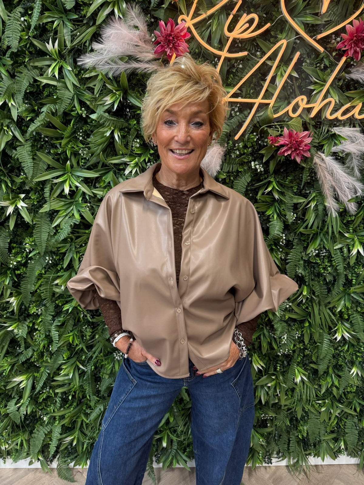 Leatherlook blouse pofmouwen taupe