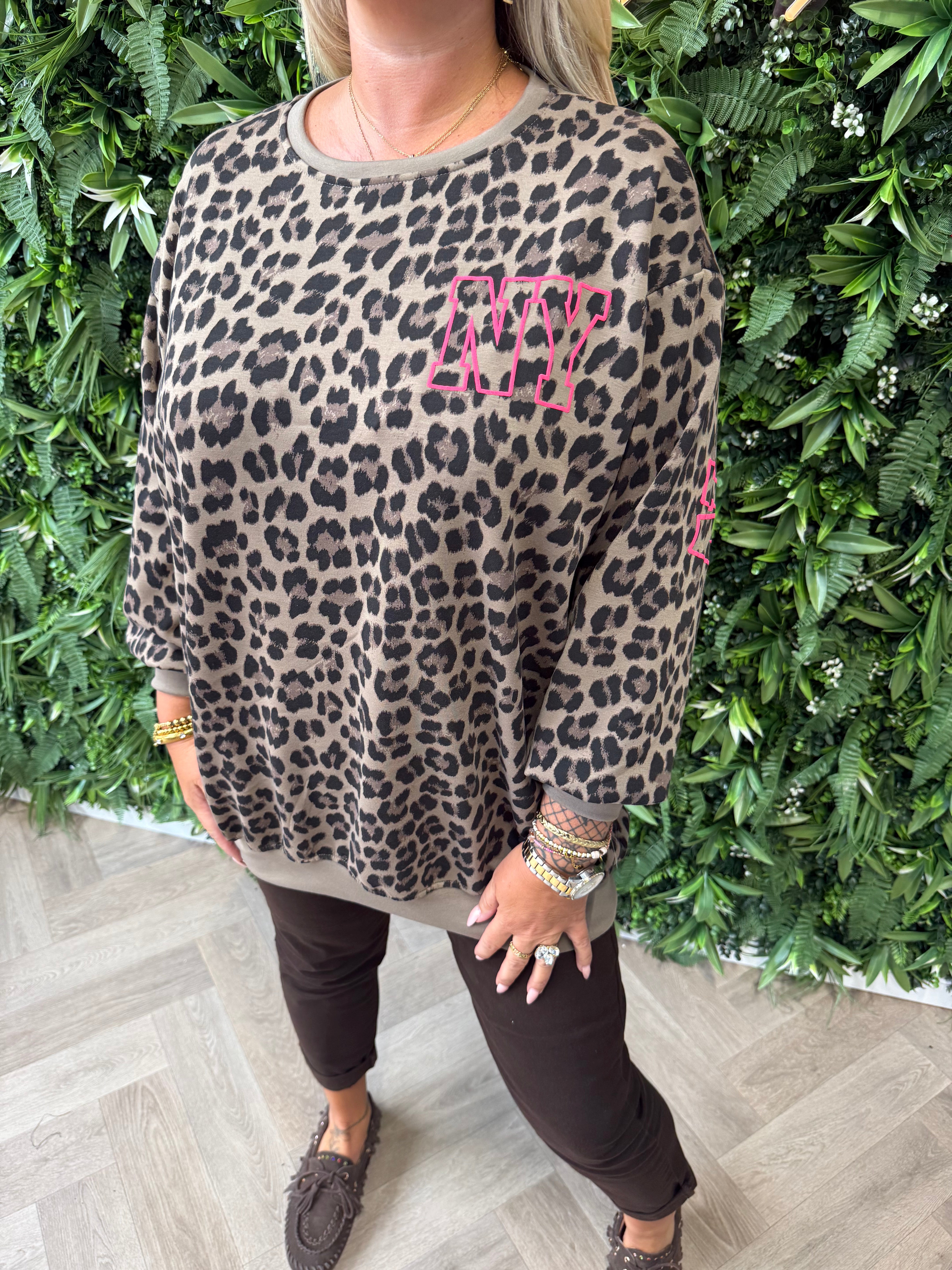 Sweater panterprint new york lichtbruin