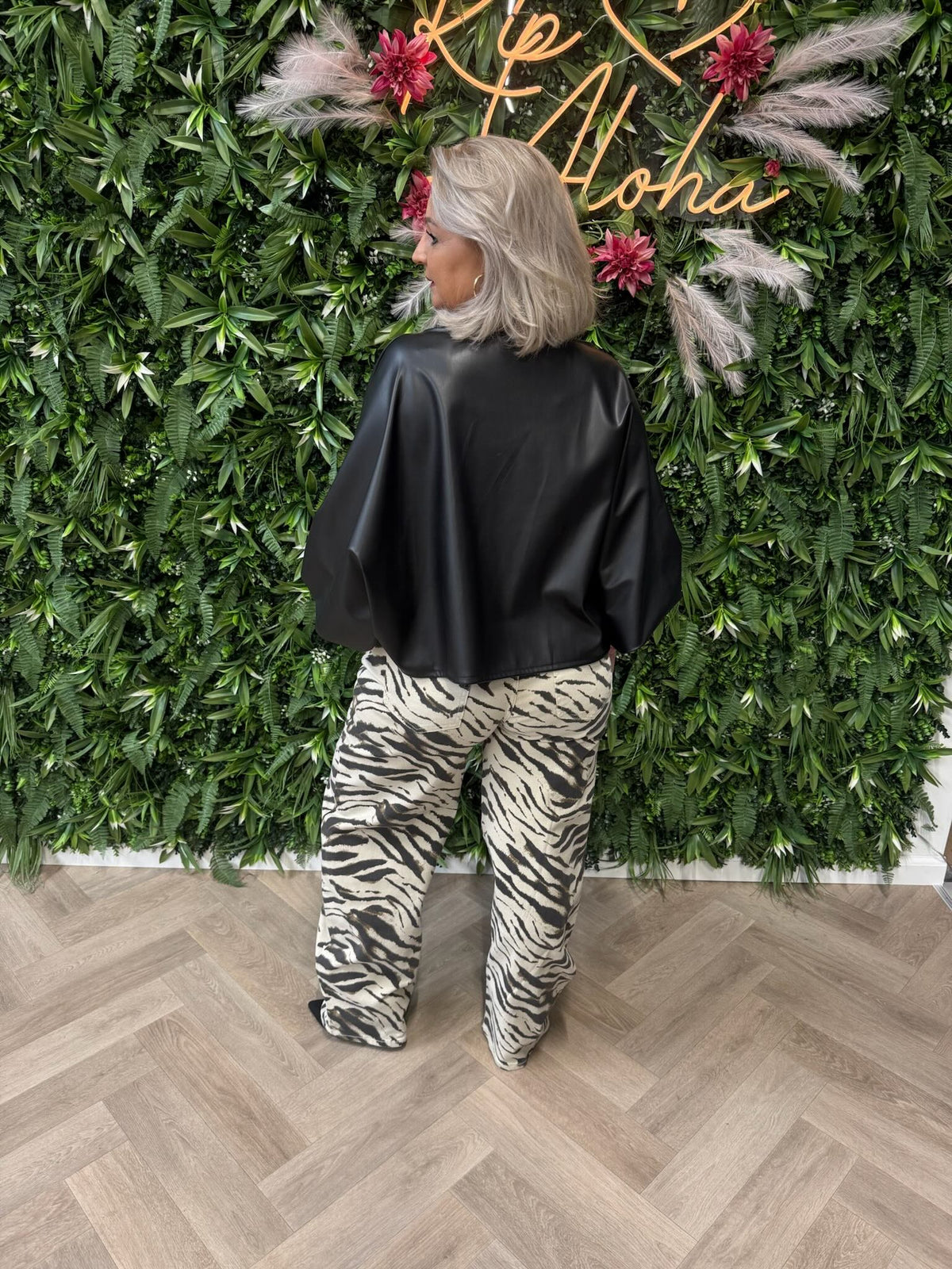 Leatherlook vleermuis top zwart