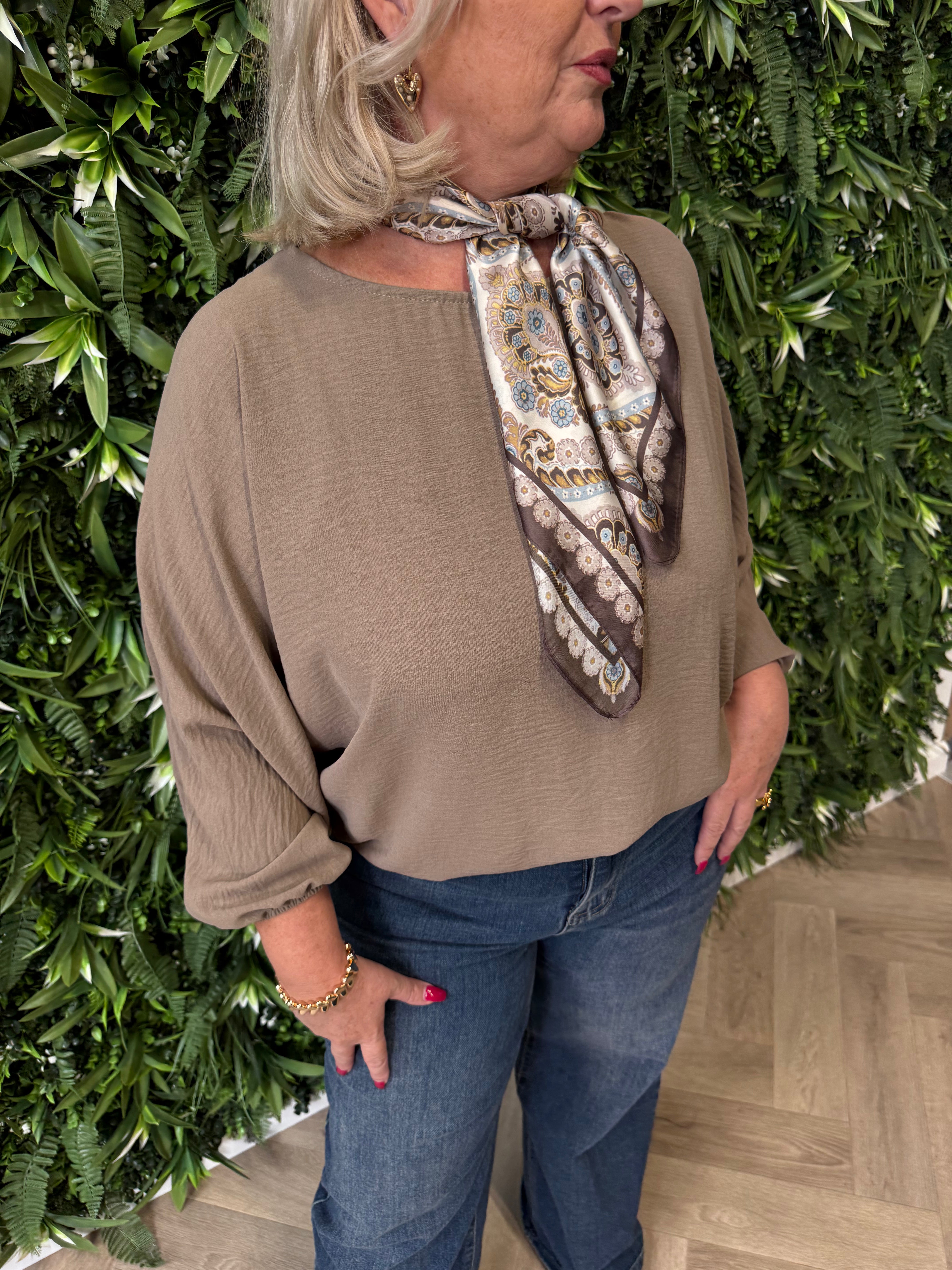 Top vleermuismouwen elastiek taupe