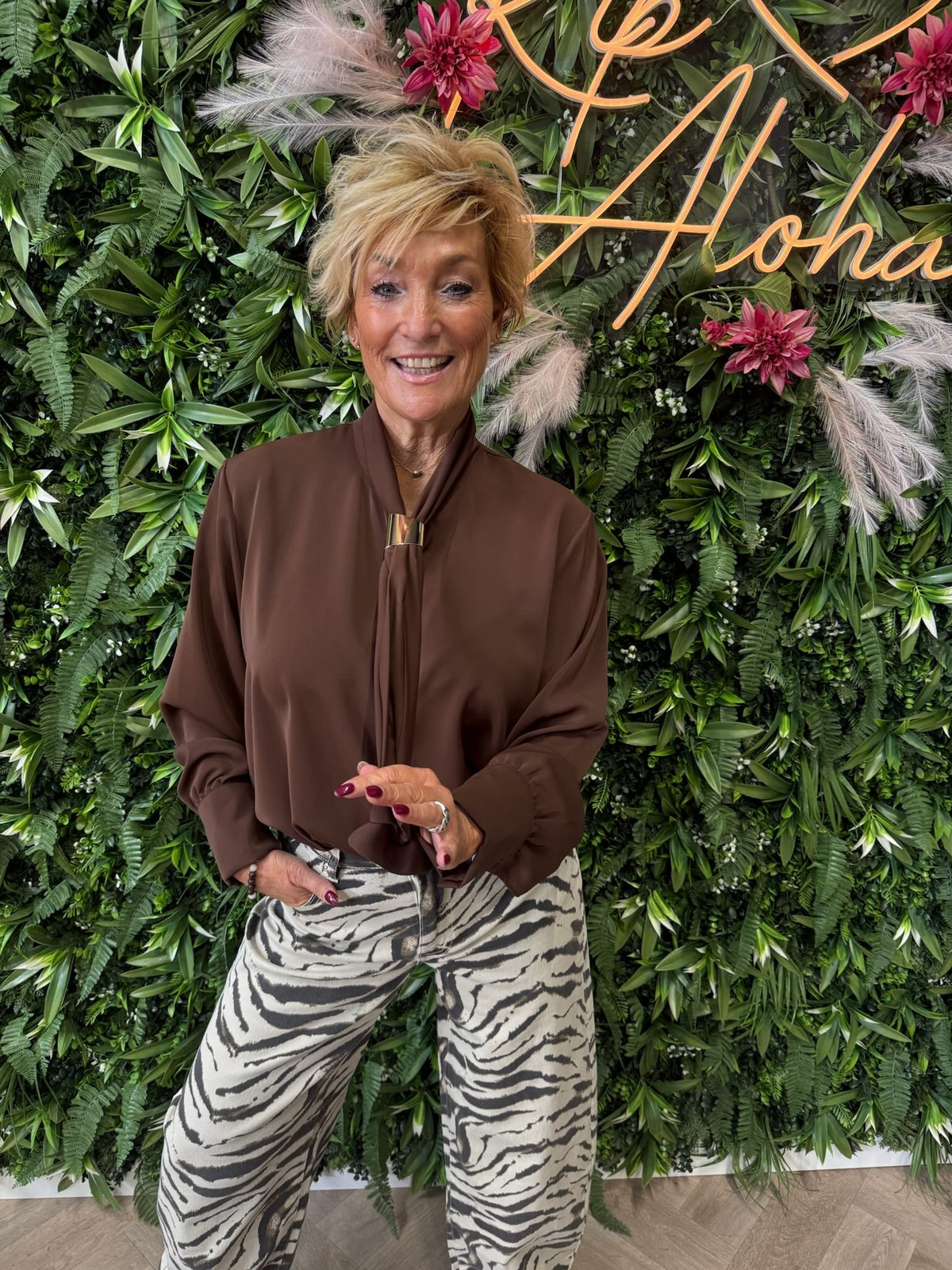 Blouse hals detail uni bruin