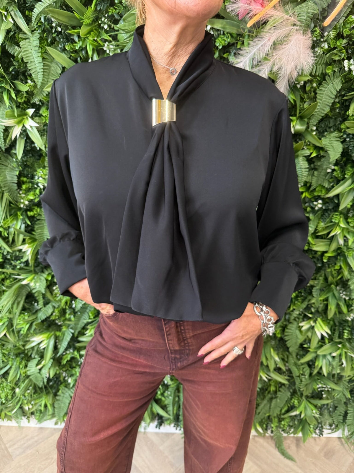 Blouse hals detail uni zwart