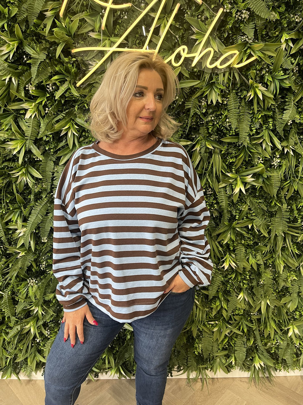 Sweater strepen more amore applicatie lichtblauw/bruin