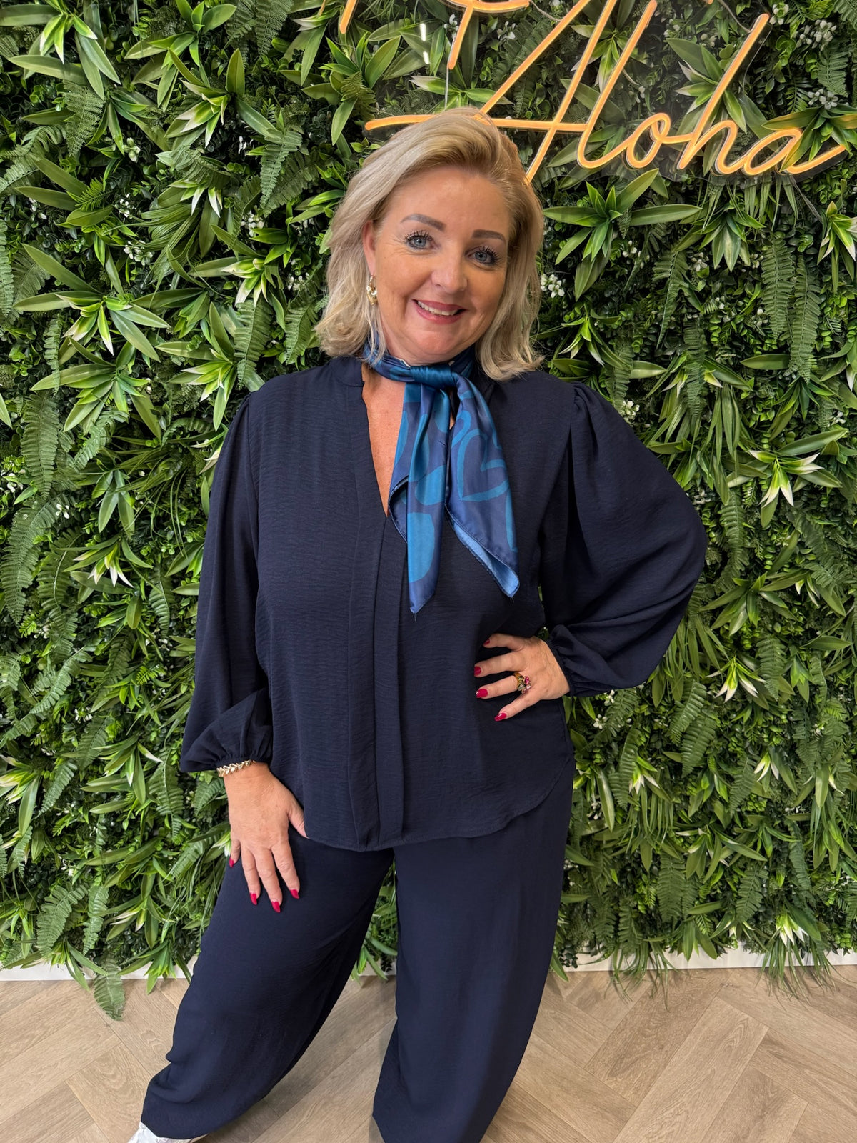 Blouse roezel met pofmouwen marineblauw