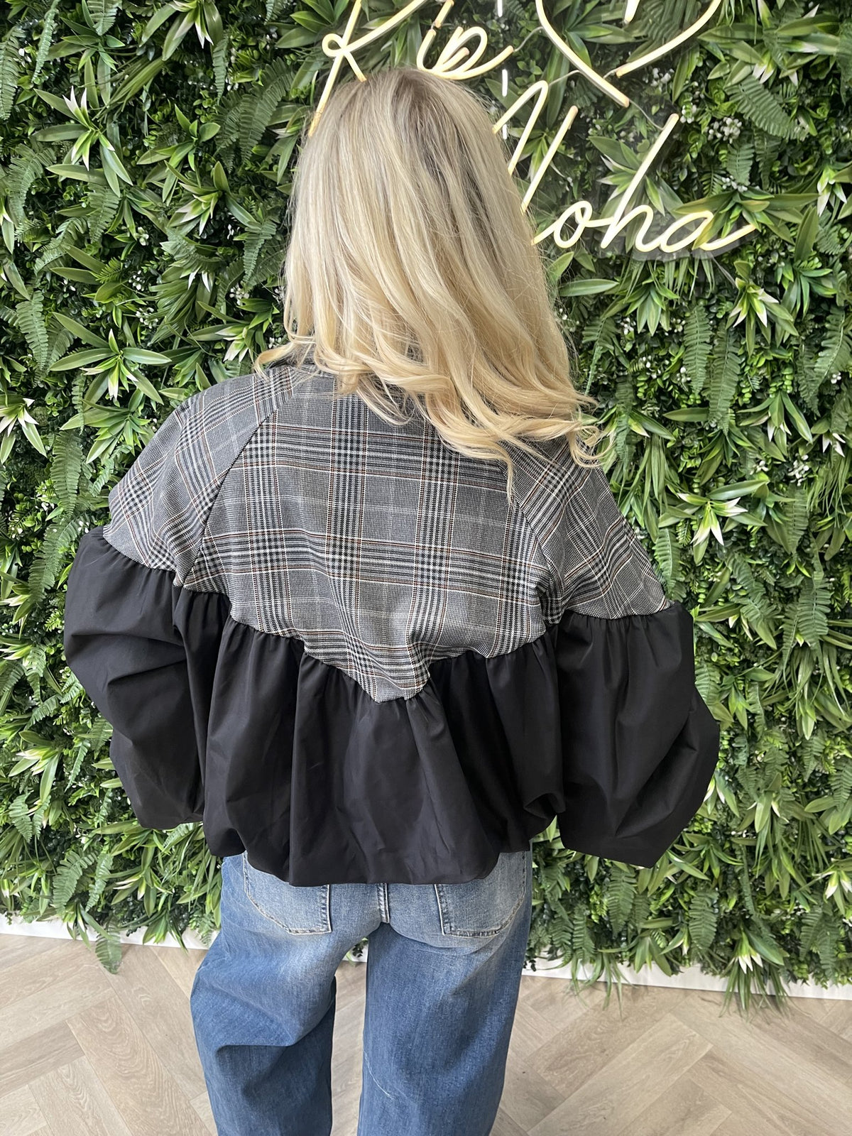 Korte bomber met kleine ruit zwart