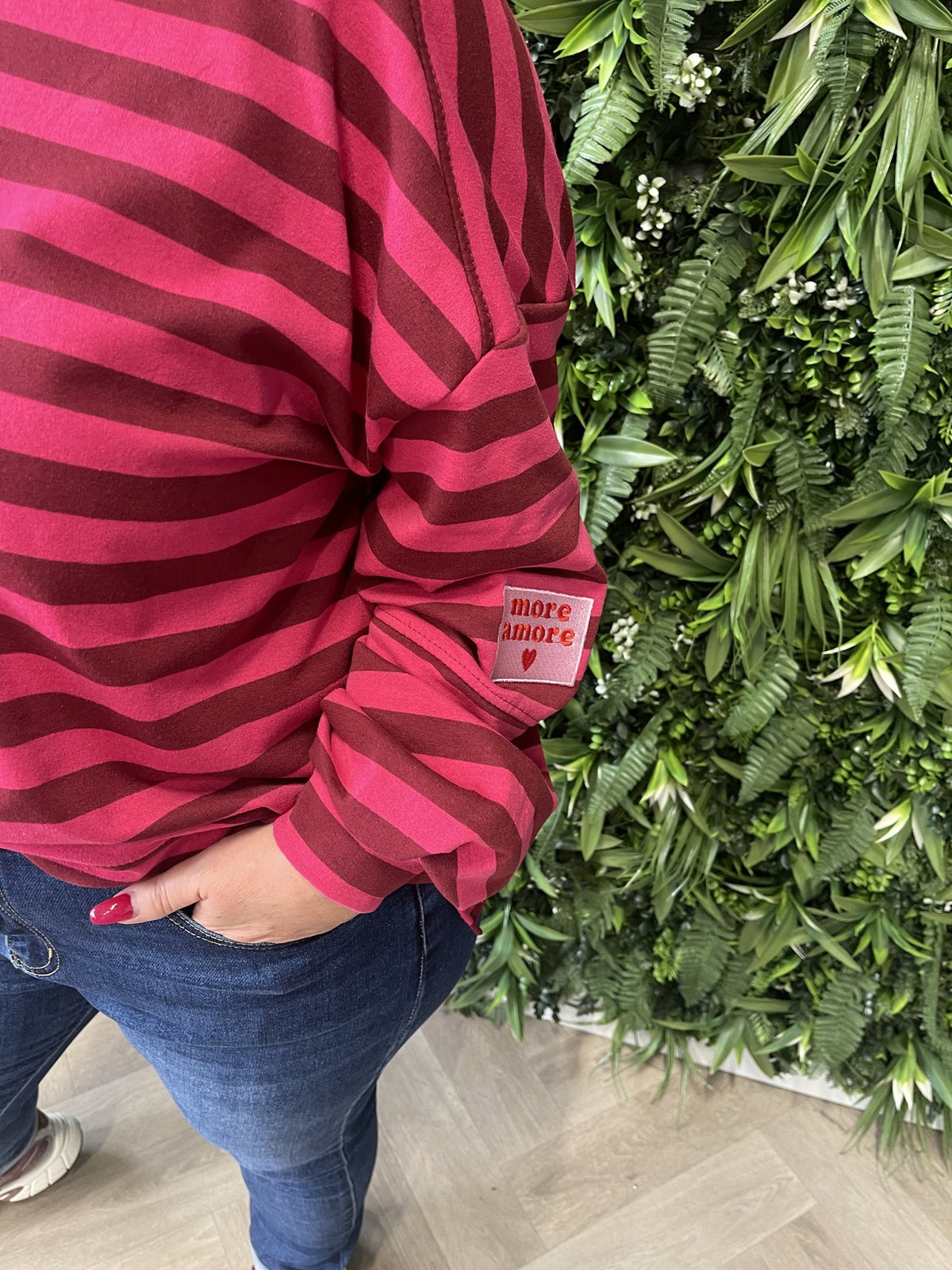 Sweater strepen more amore applicatie fuchsia/bordeaux