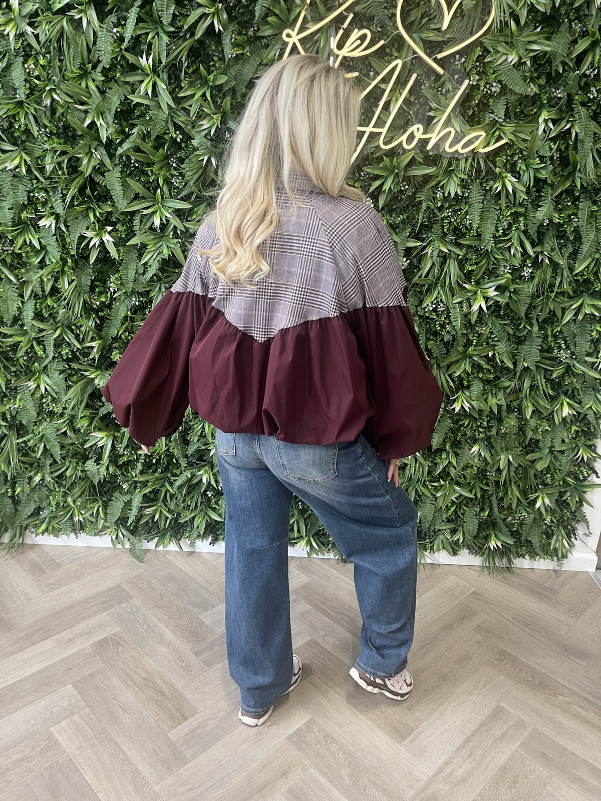 Korte bomber met kleine ruit aubergine