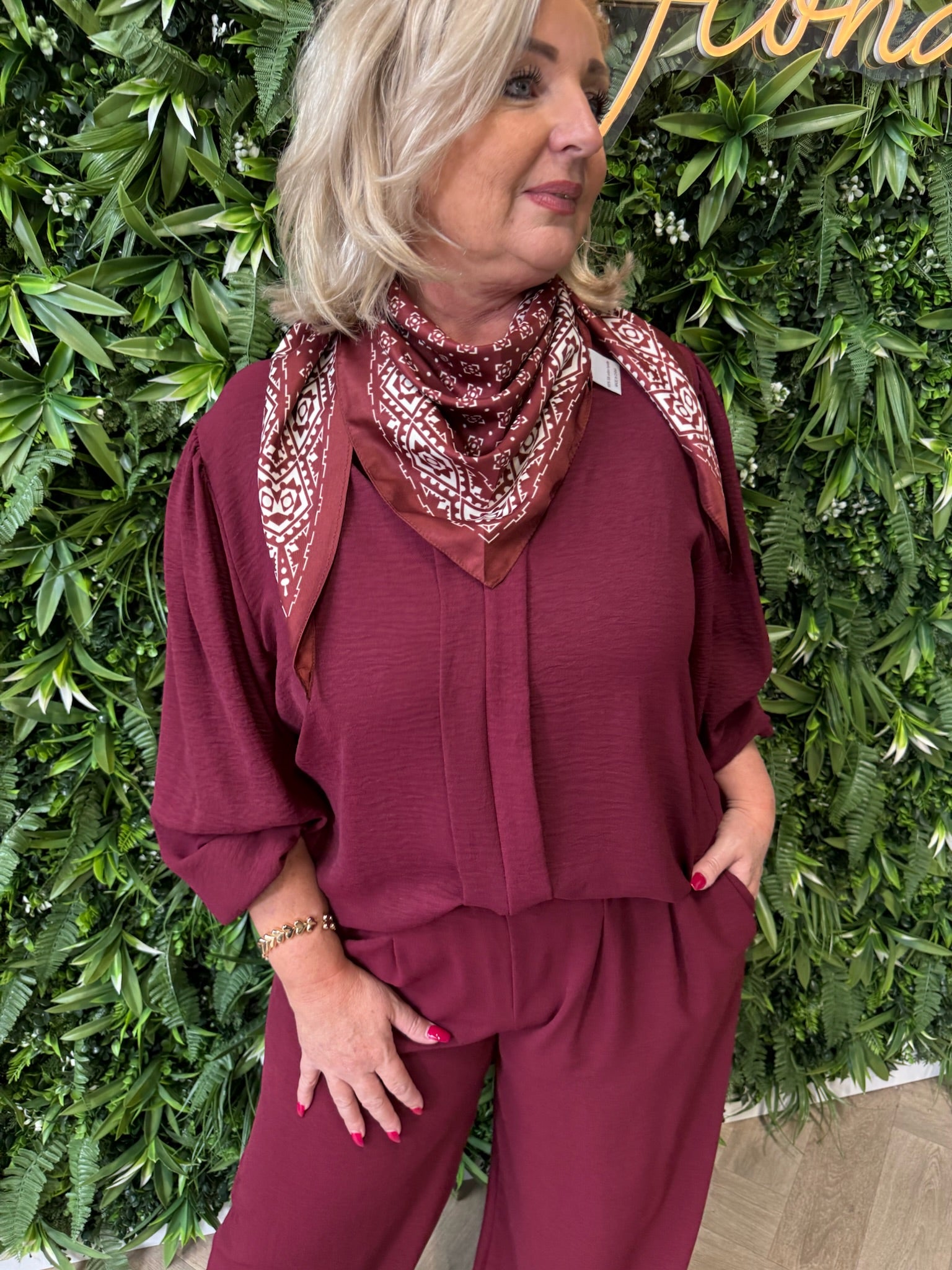 Blouse roezel met pofmouwen bordeaux