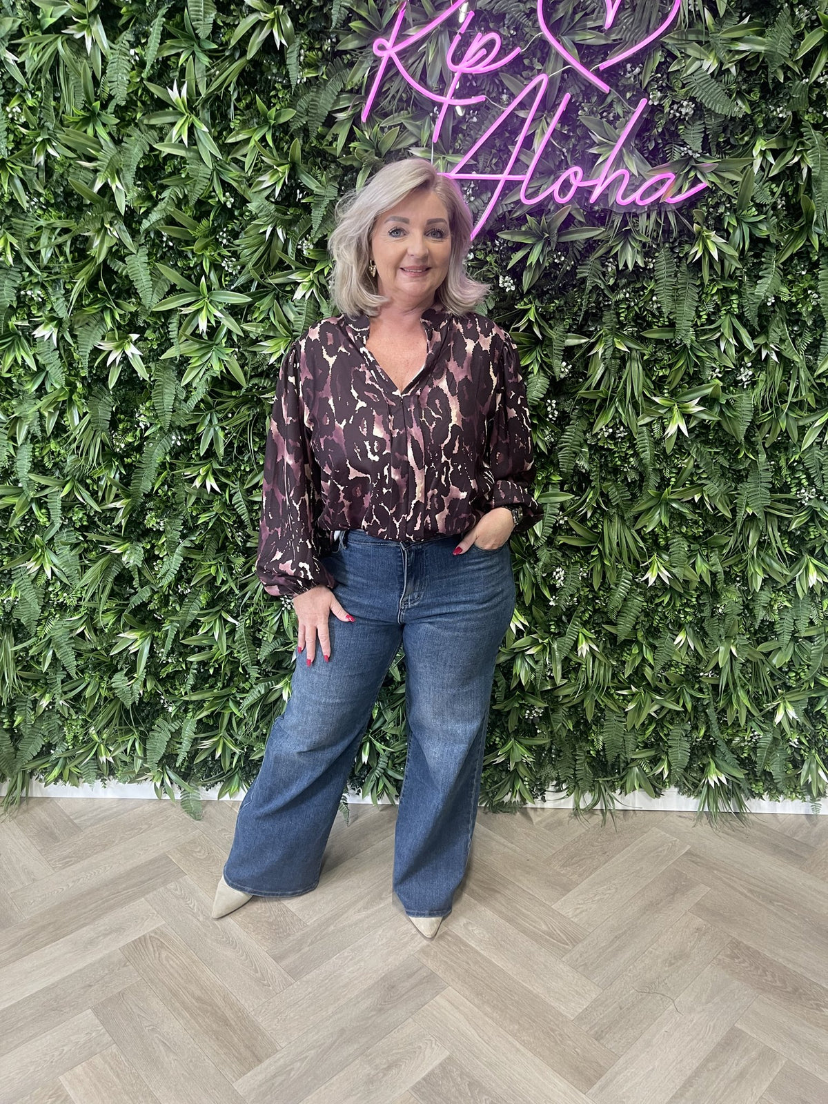 Blouse roezel met pofmouwen print vlekken aubergine