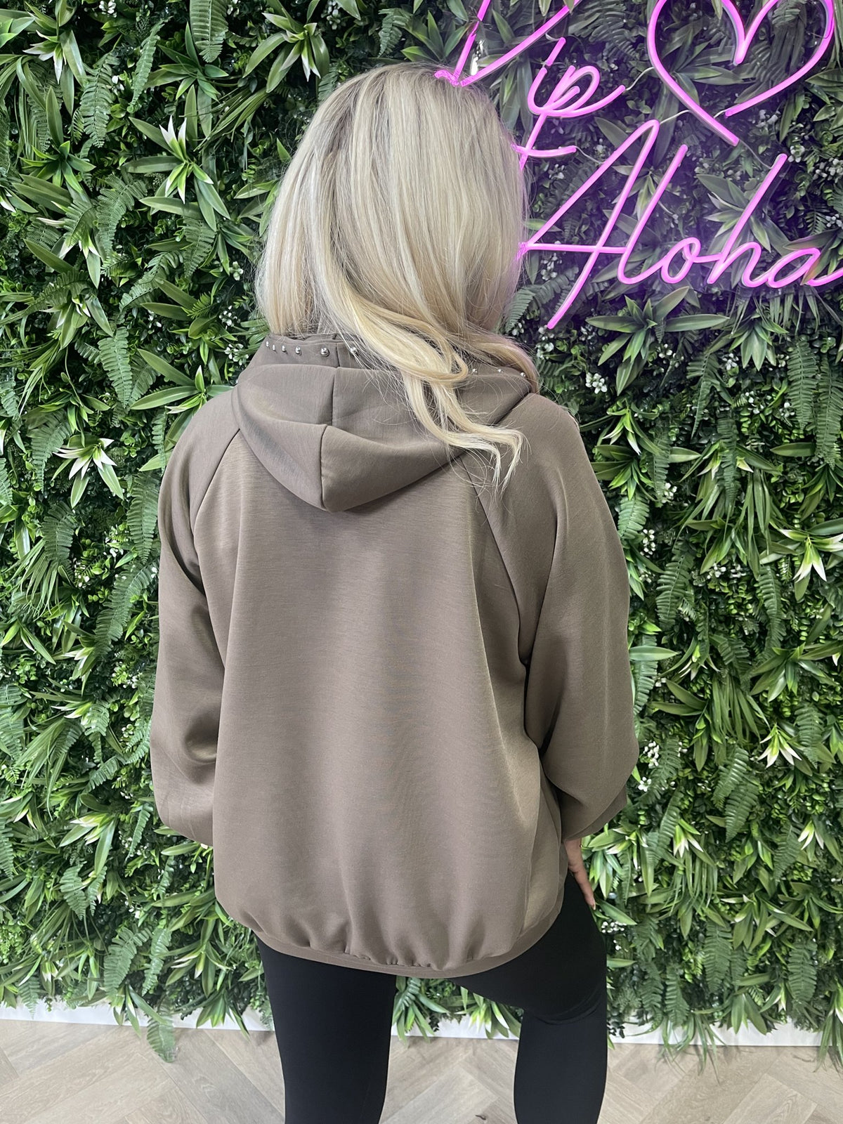 Hoodie met studs taupe