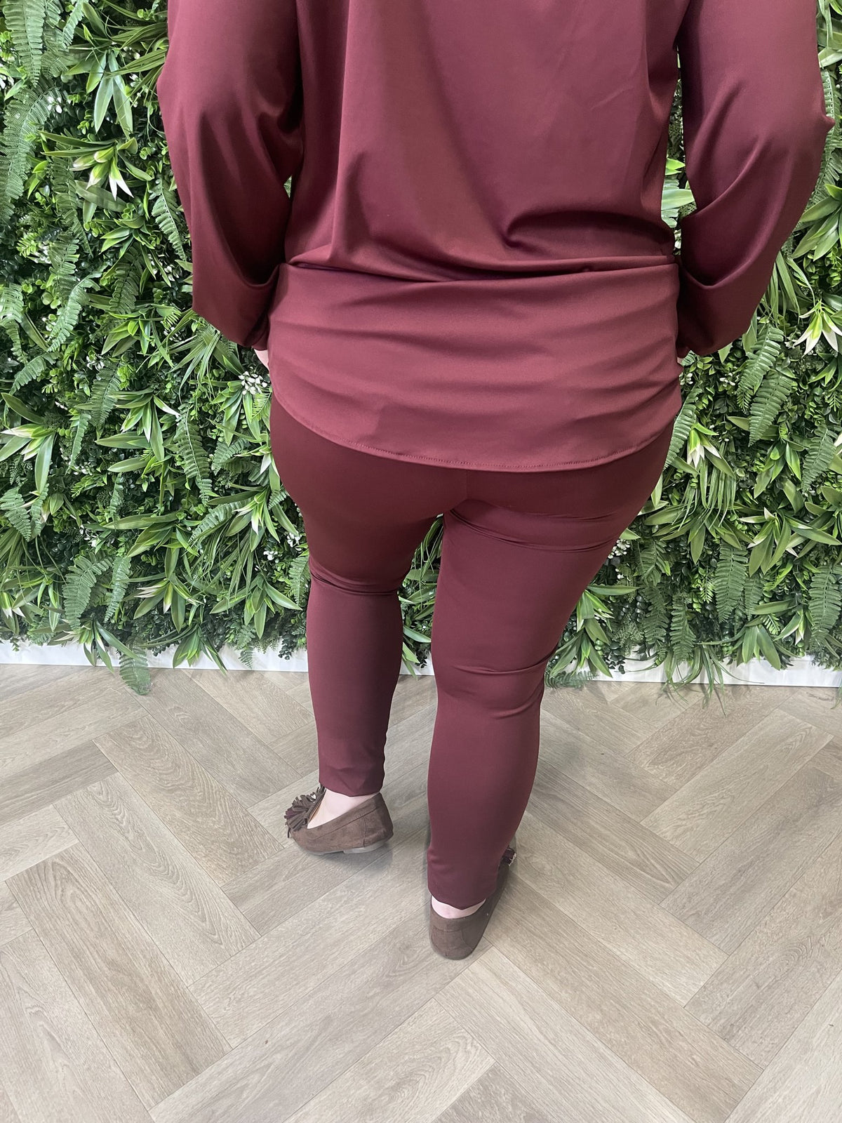 Tweedelig travel set met roezels bordeaux