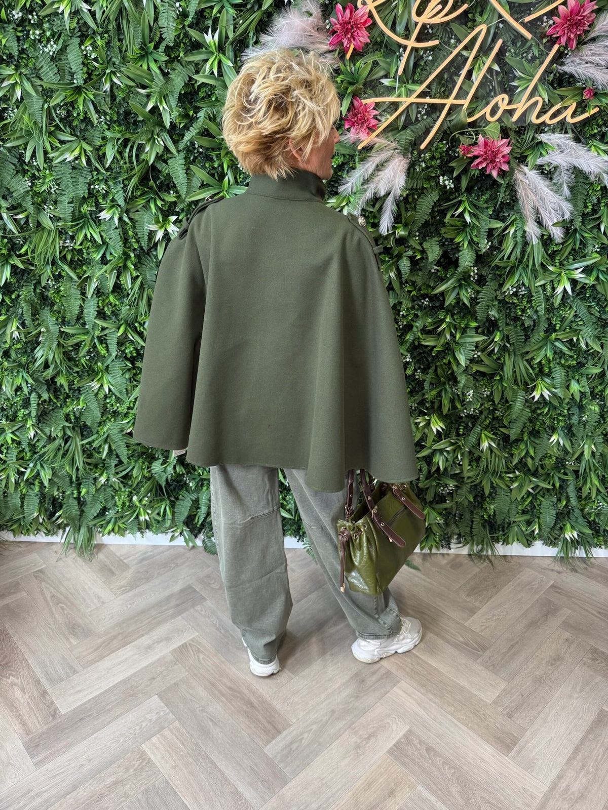 Poncho jasje met knopen legergroen