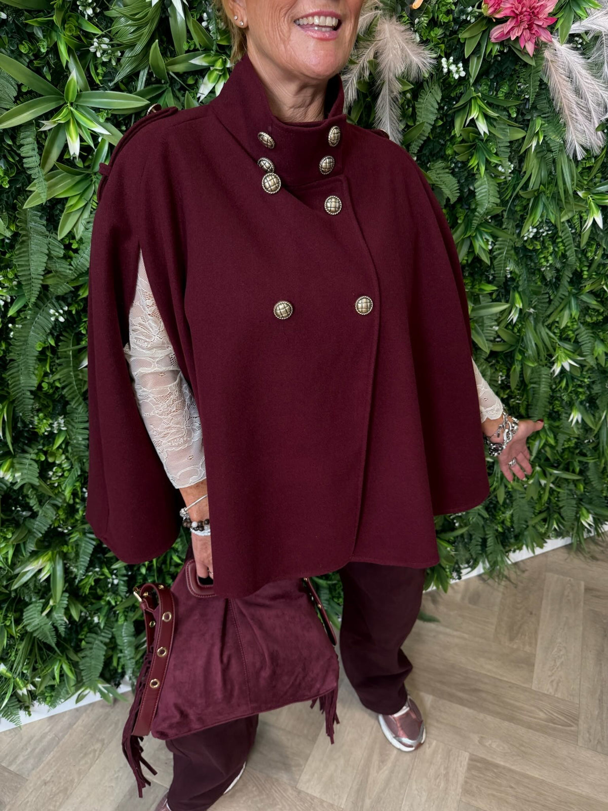 Poncho jasje met knopen bordeaux