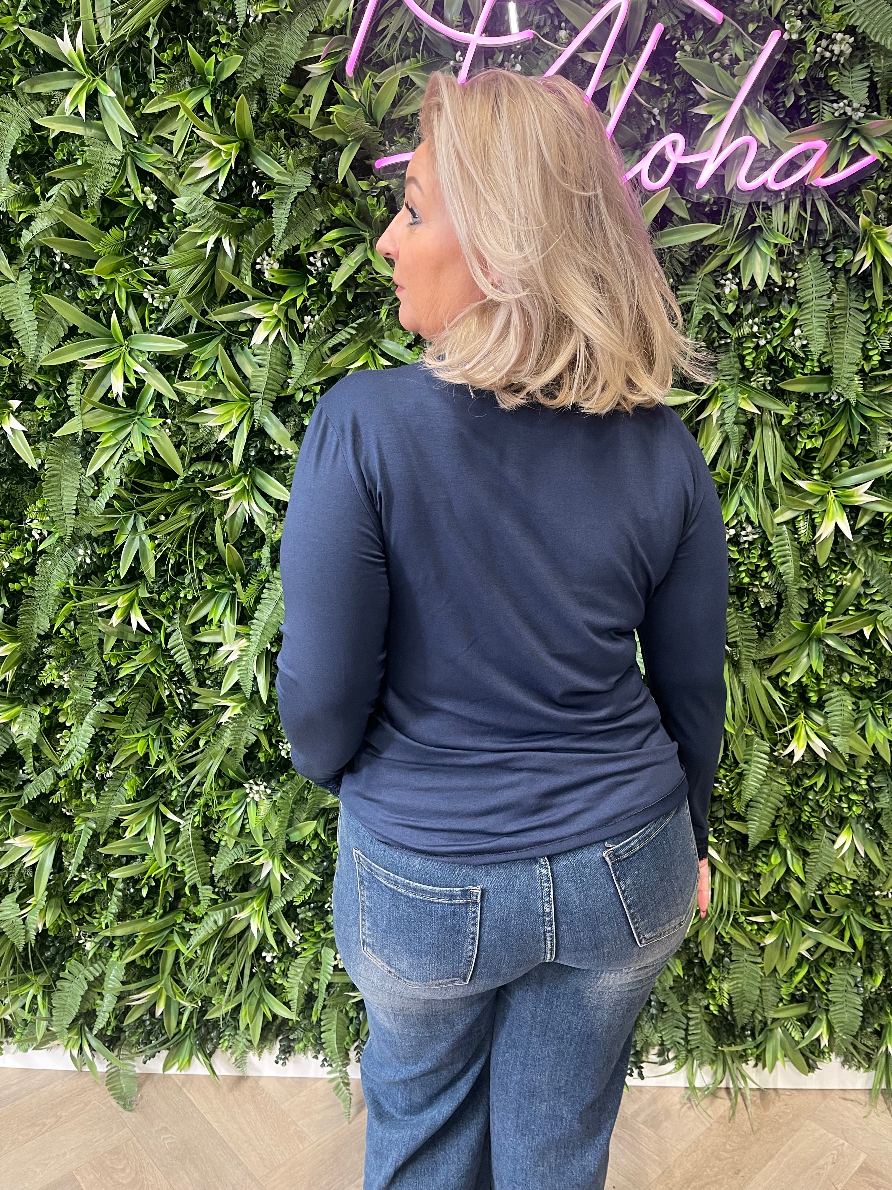 Top met kanten v-hals marineblauw