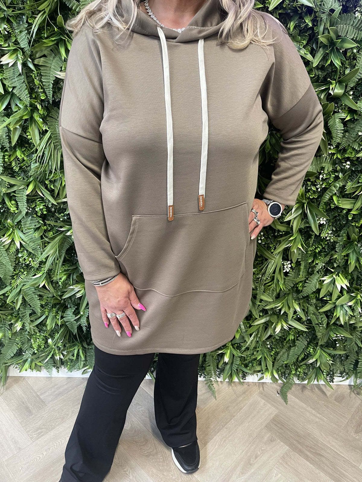 Sweaterdress met capuchon uni taupe